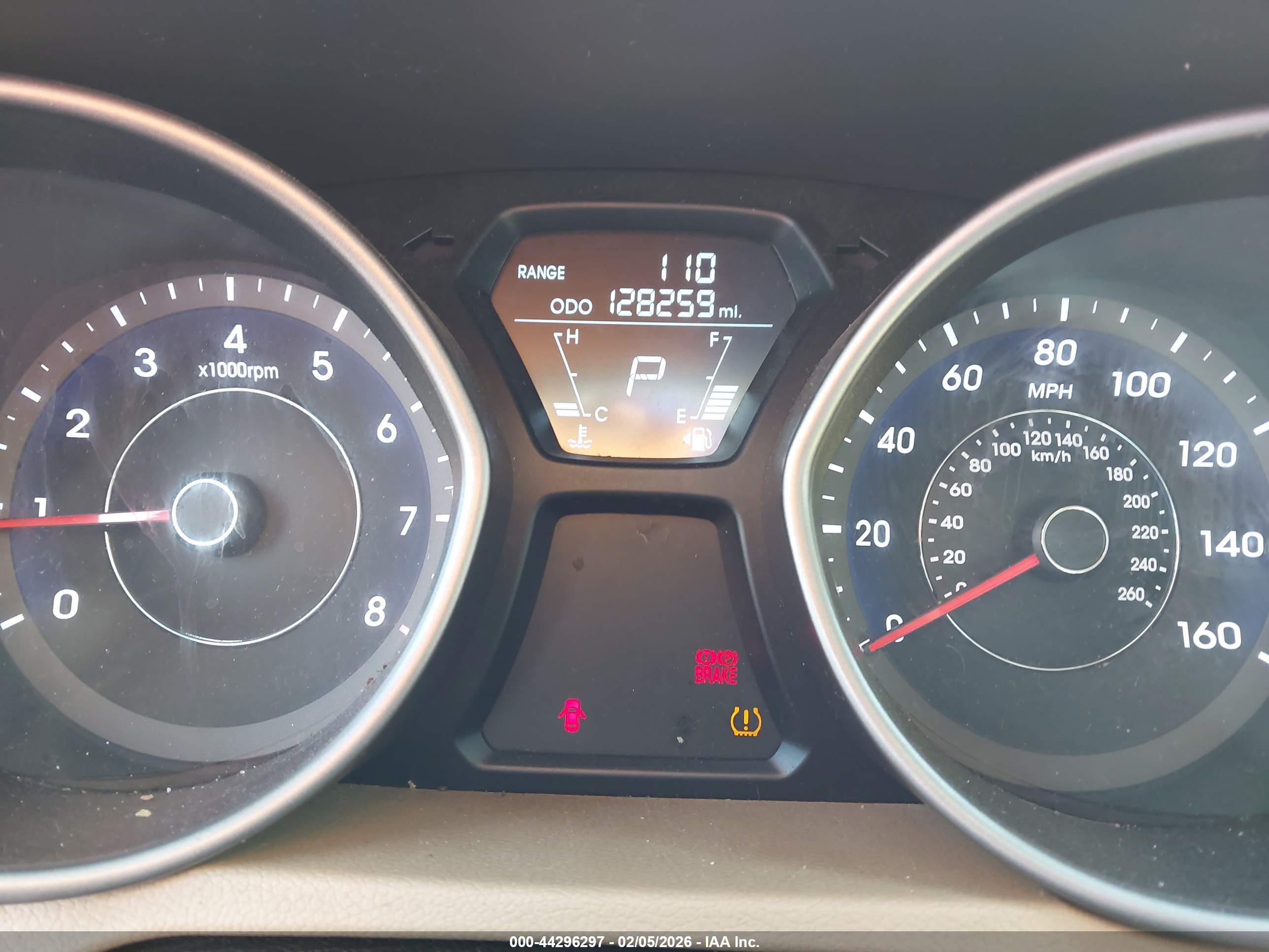 HYUNDAI ELANTRA image 7