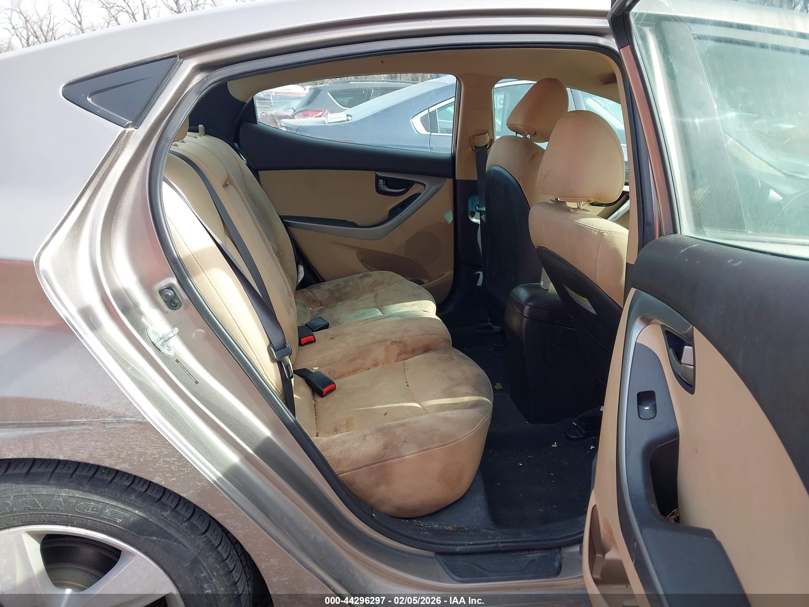 HYUNDAI ELANTRA image 8