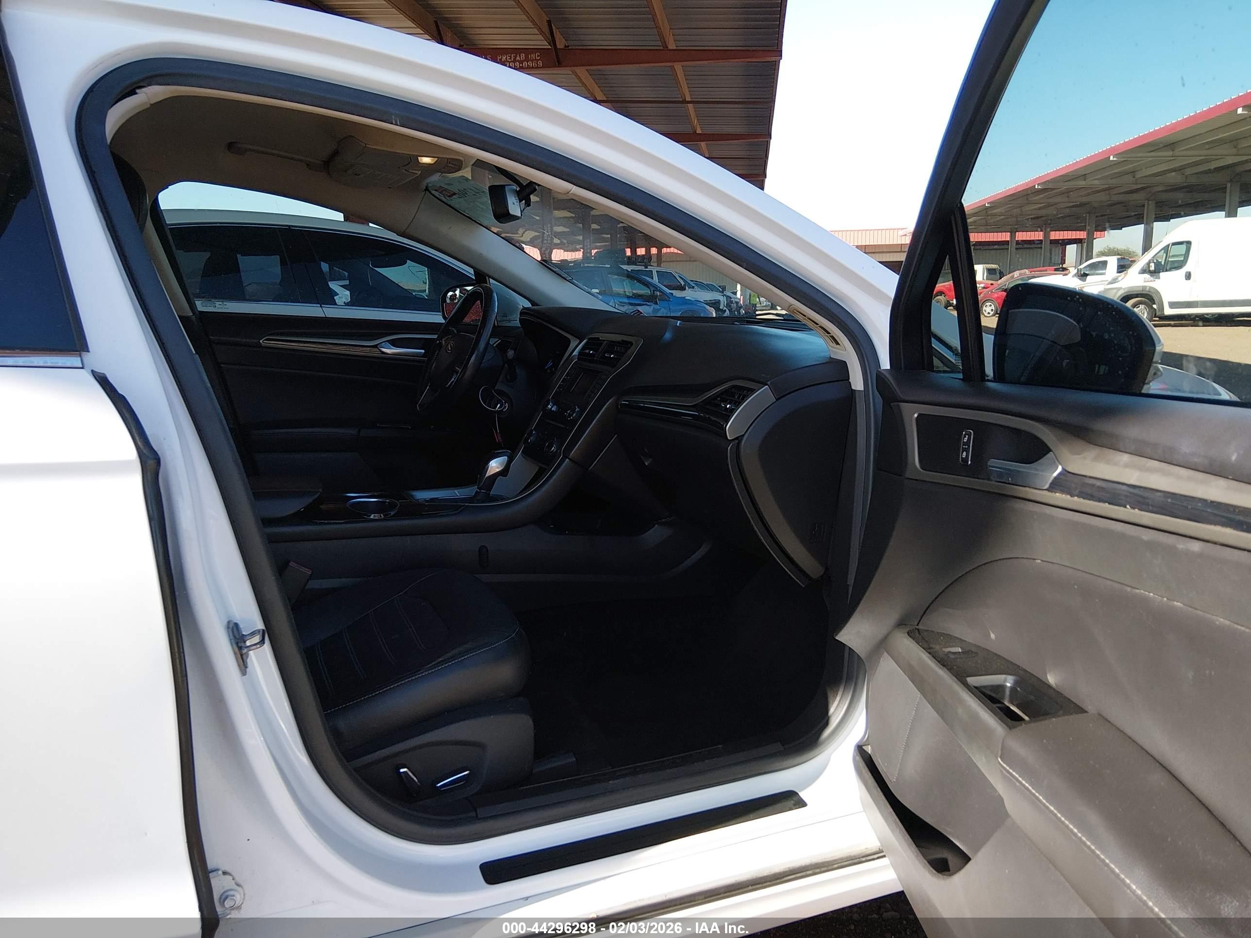 FORD FUSION image 5