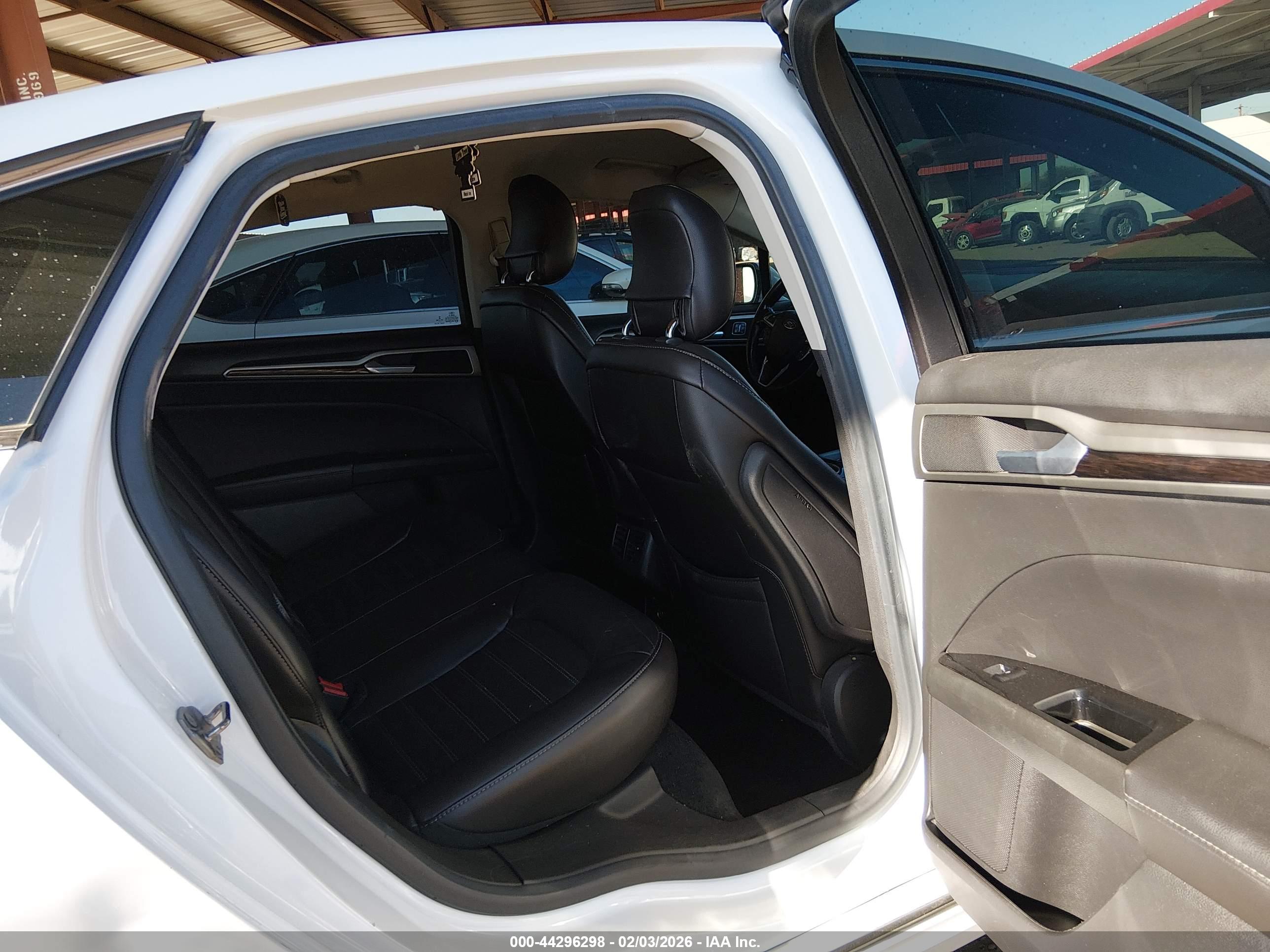 FORD FUSION image 8