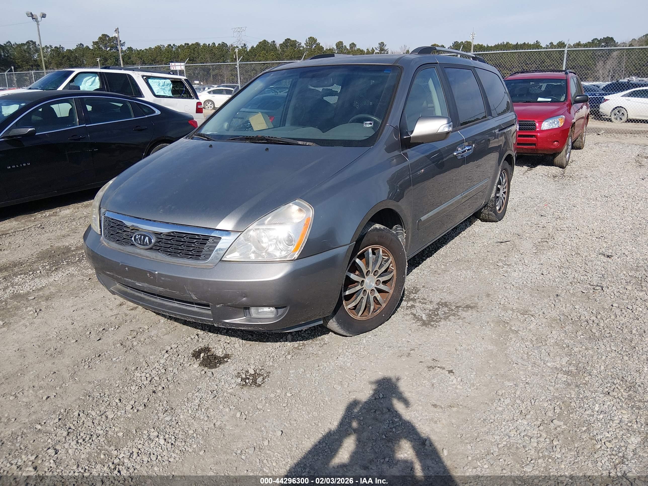 KIA SEDONA image 2