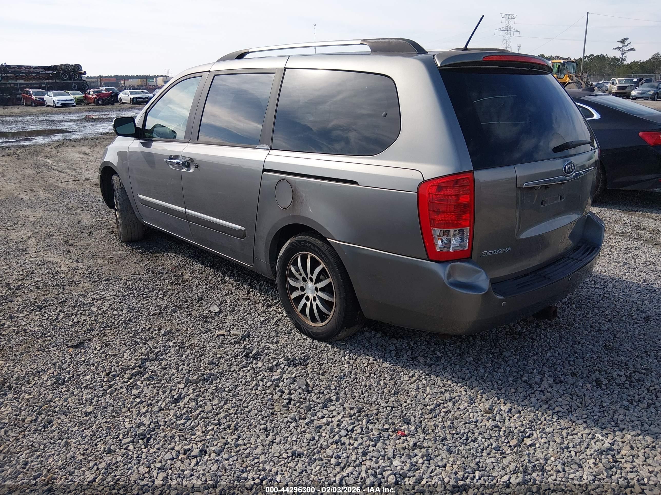 KIA SEDONA image 3