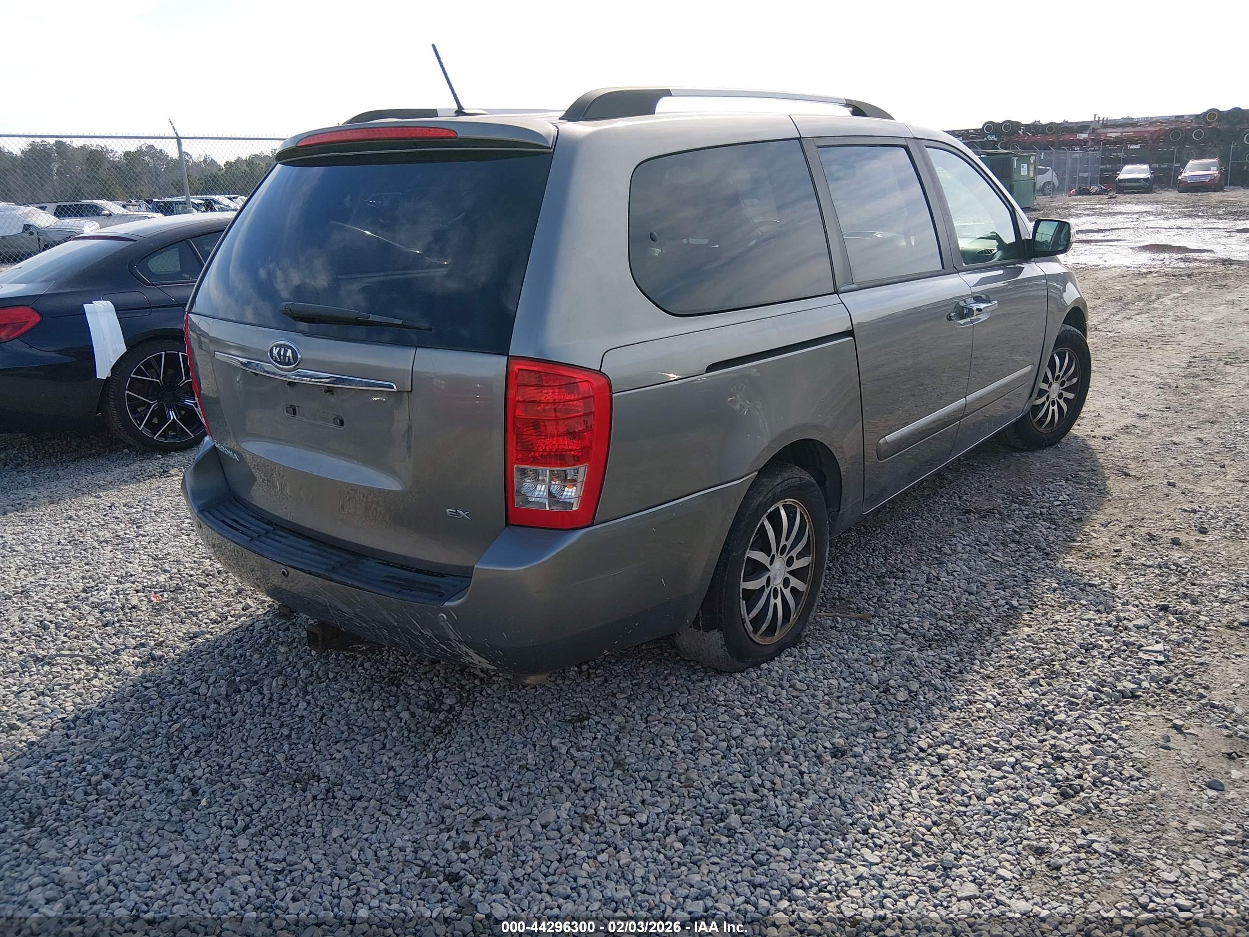 KIA SEDONA image 4