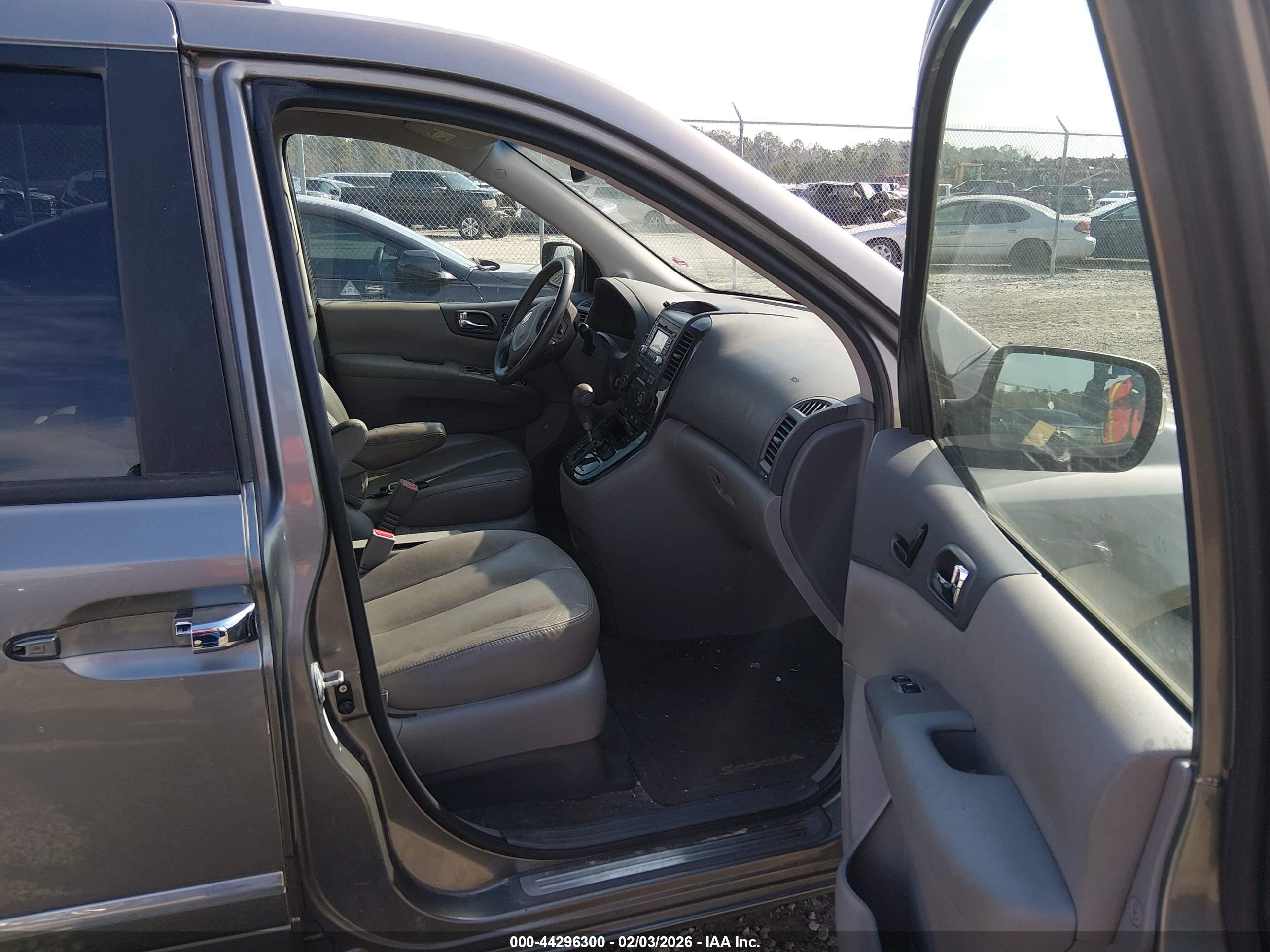 KIA SEDONA image 5