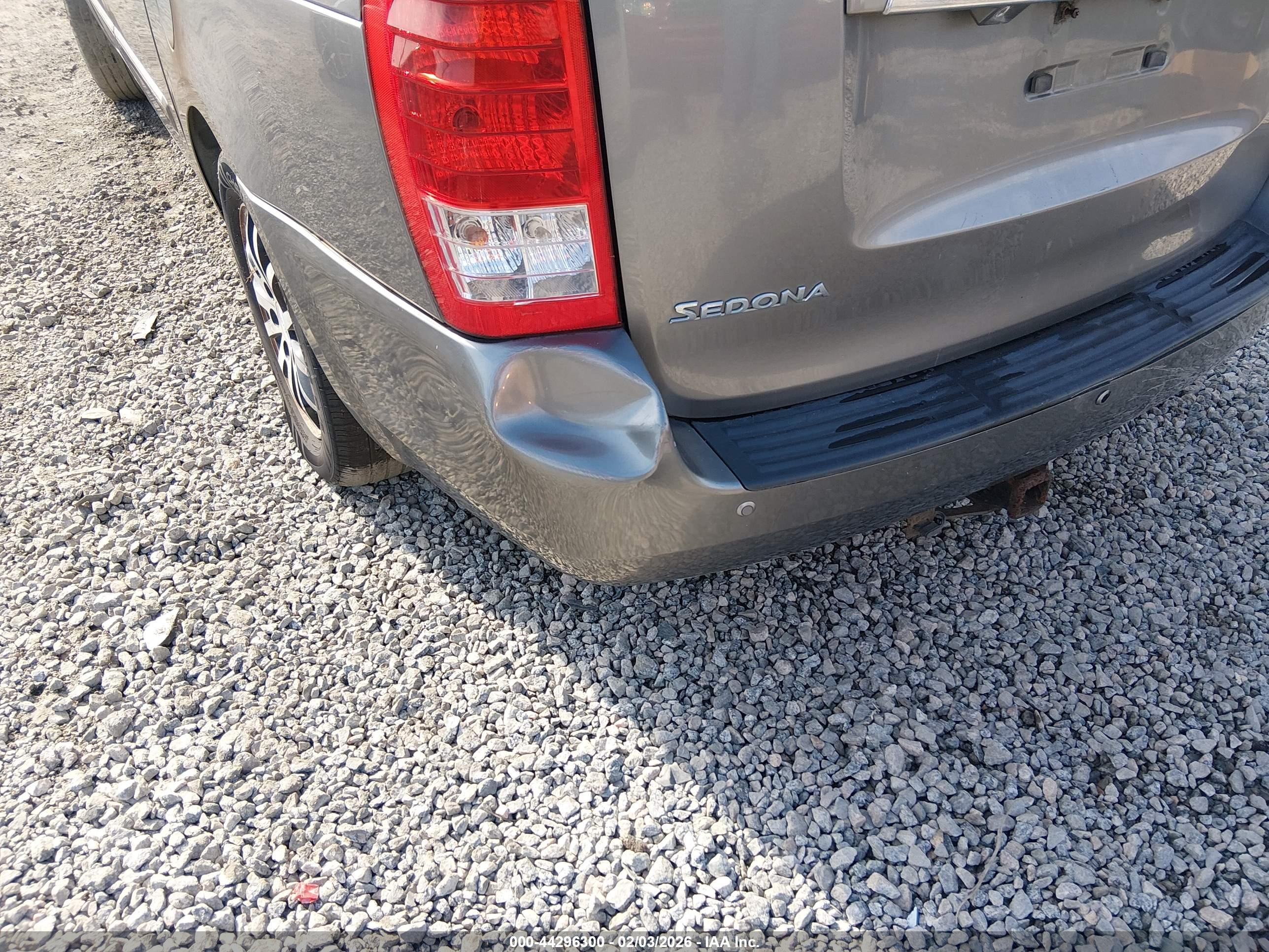 KIA SEDONA image 6