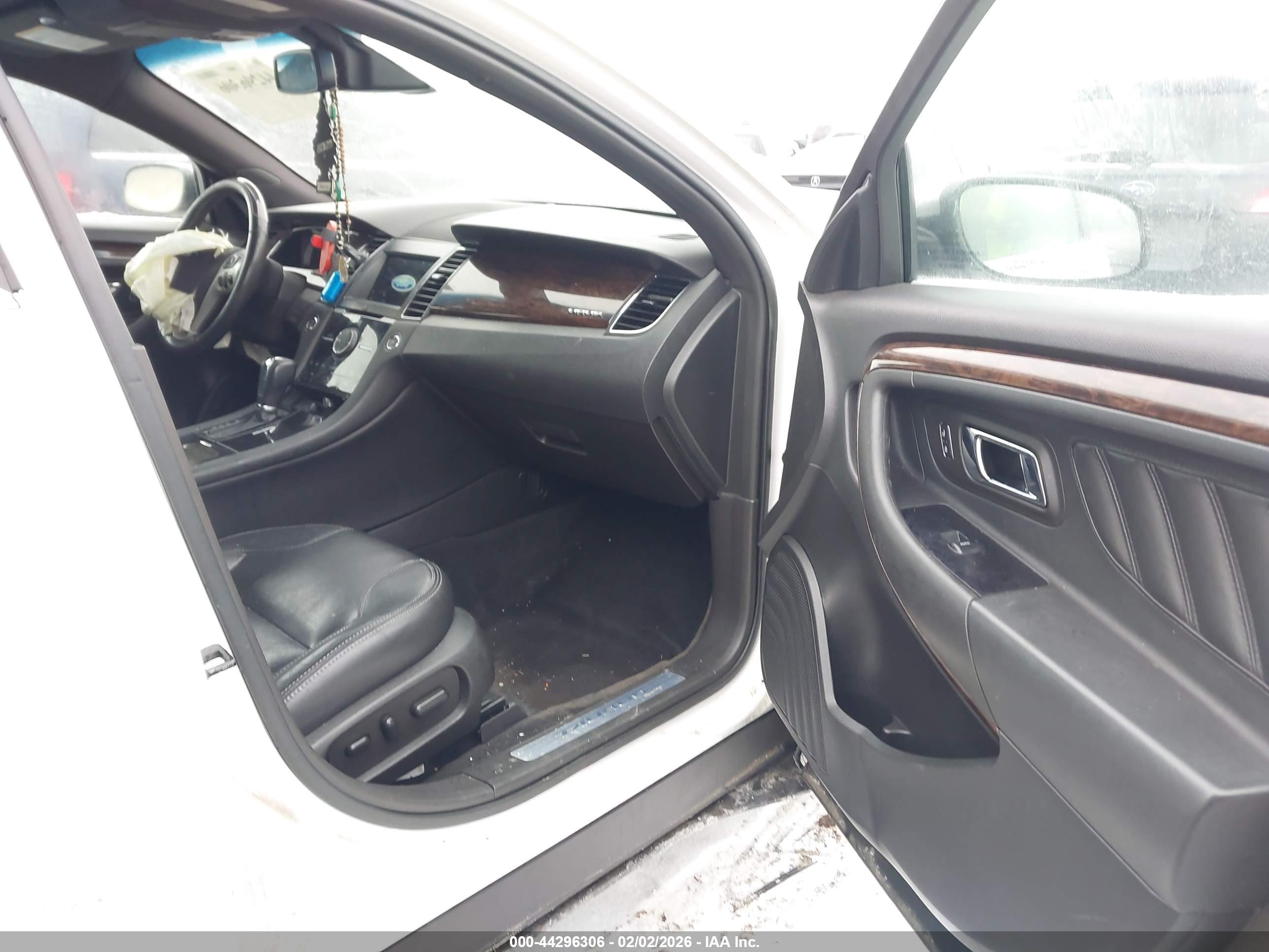 FORD TAURUS image 5