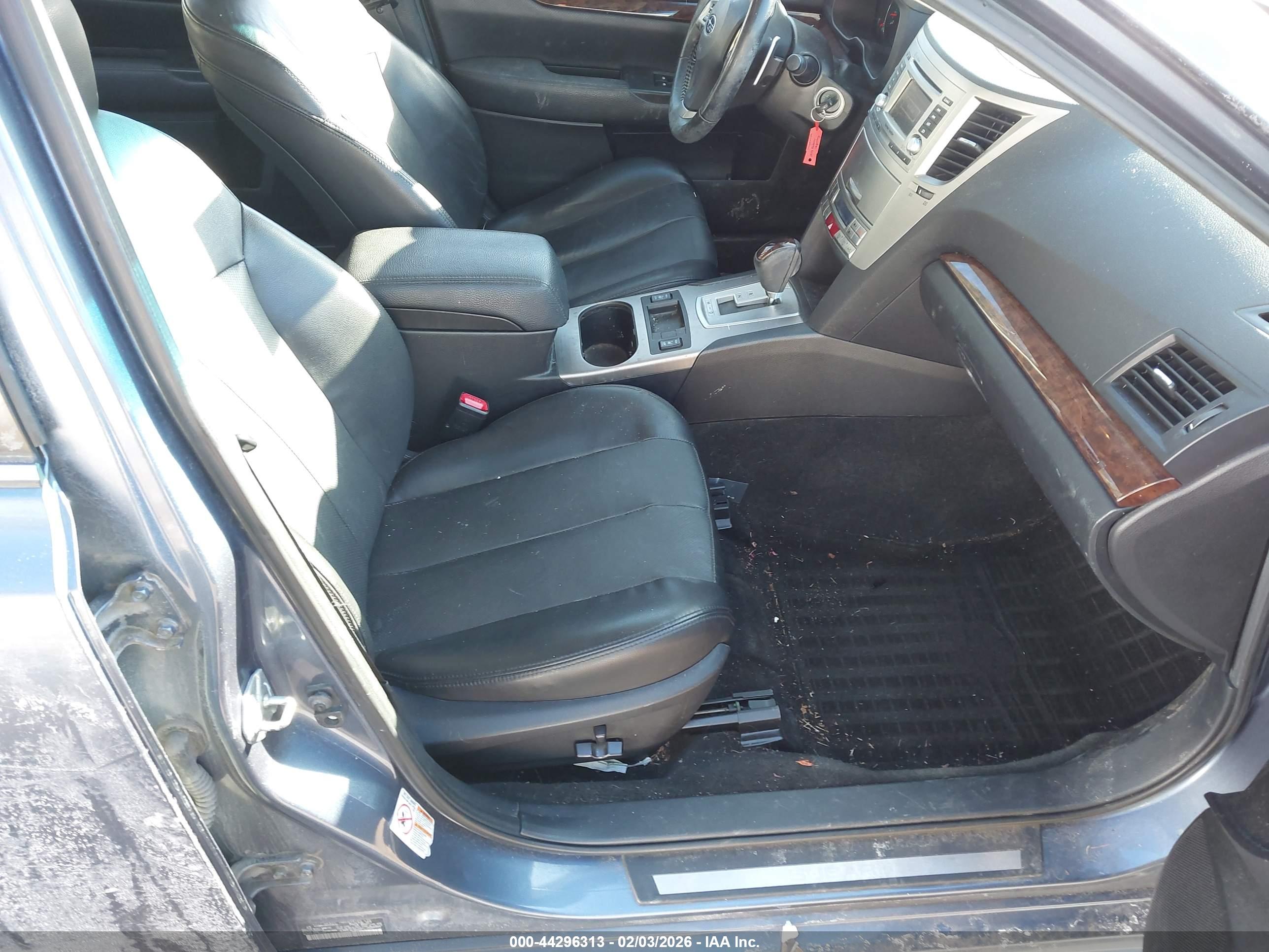 SUBARU LEGACY image 5