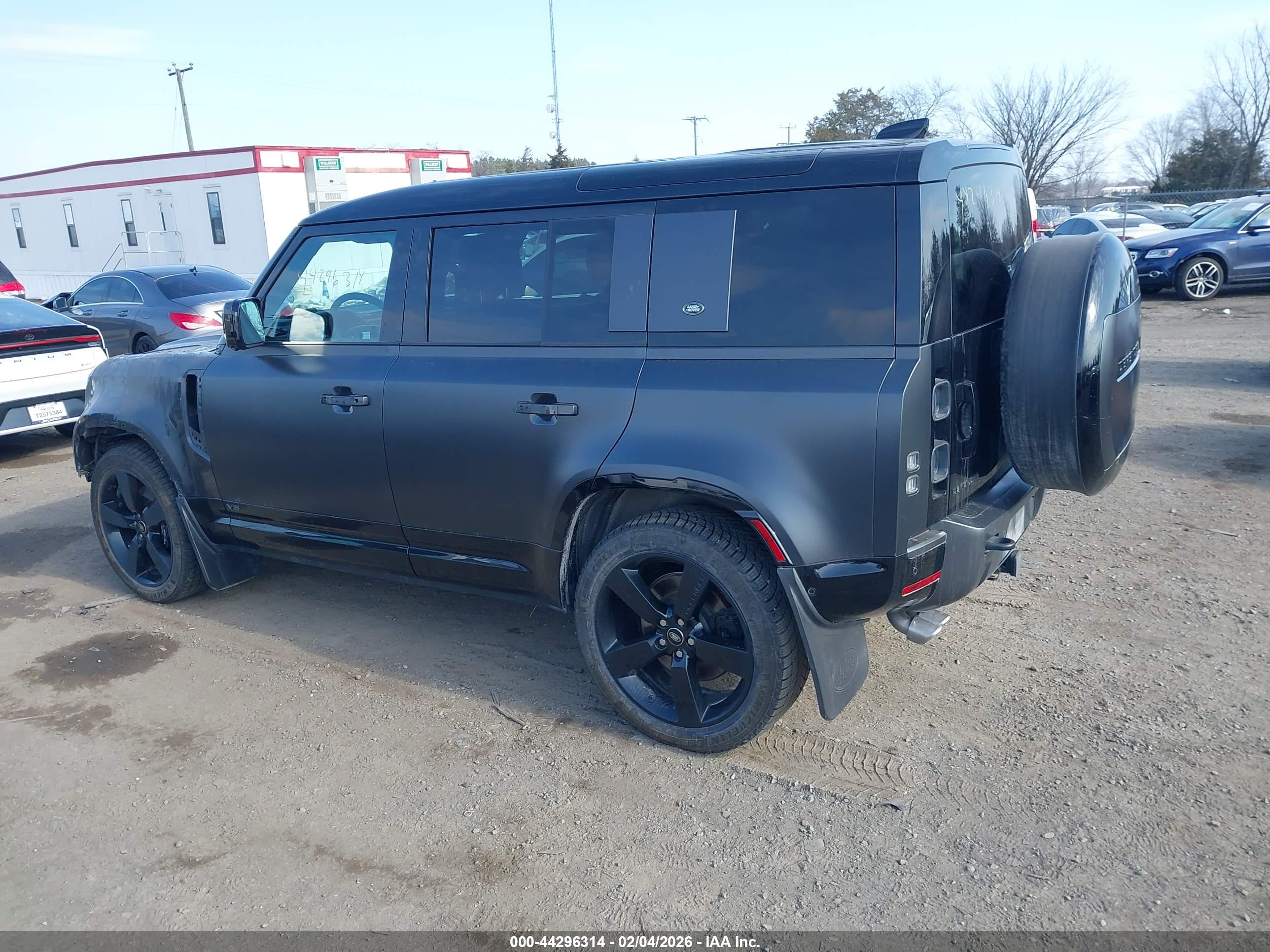 LAND ROVER image 3
