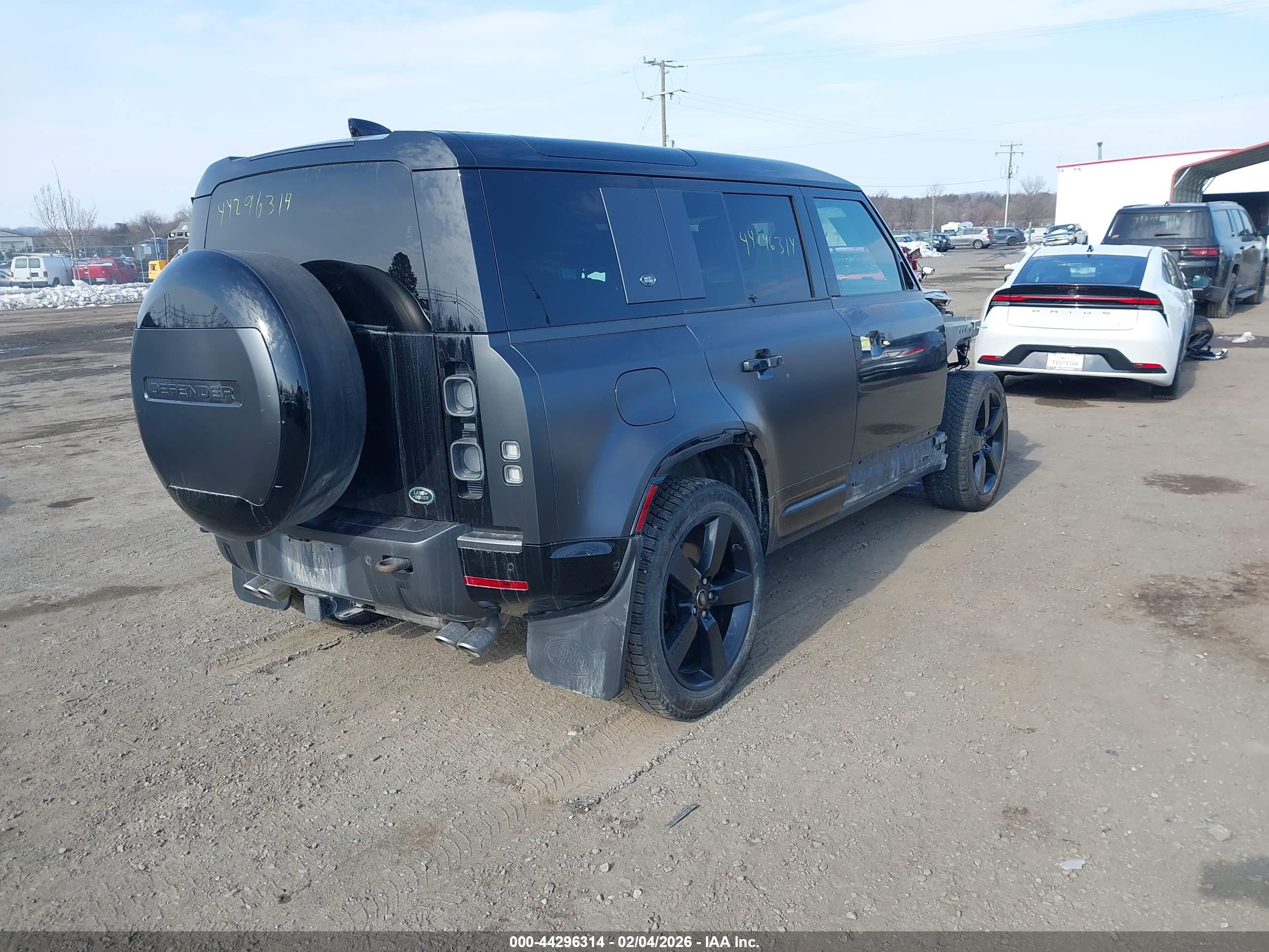 LAND ROVER image 4