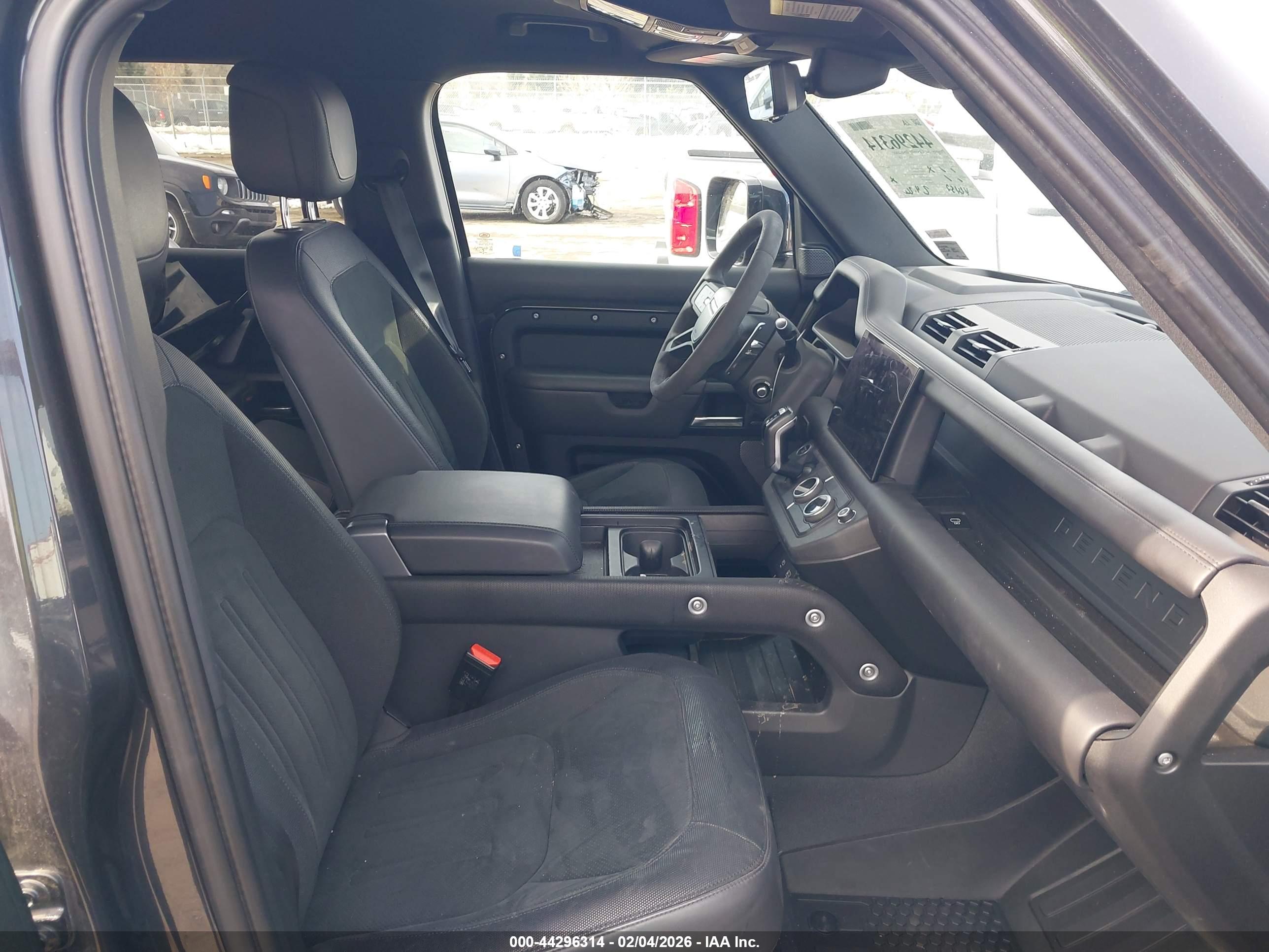 LAND ROVER image 5
