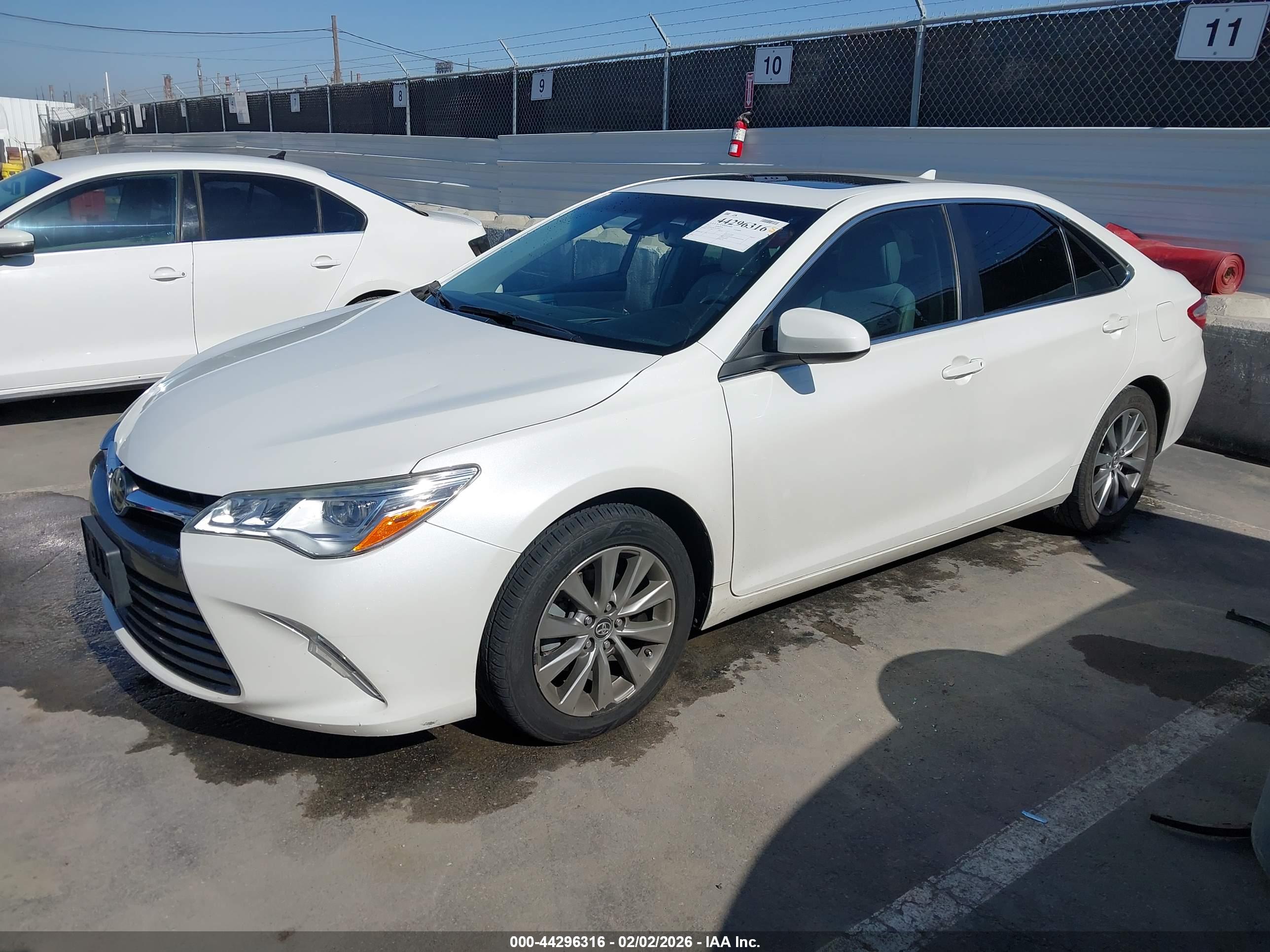 TOYOTA CAMRY image 2