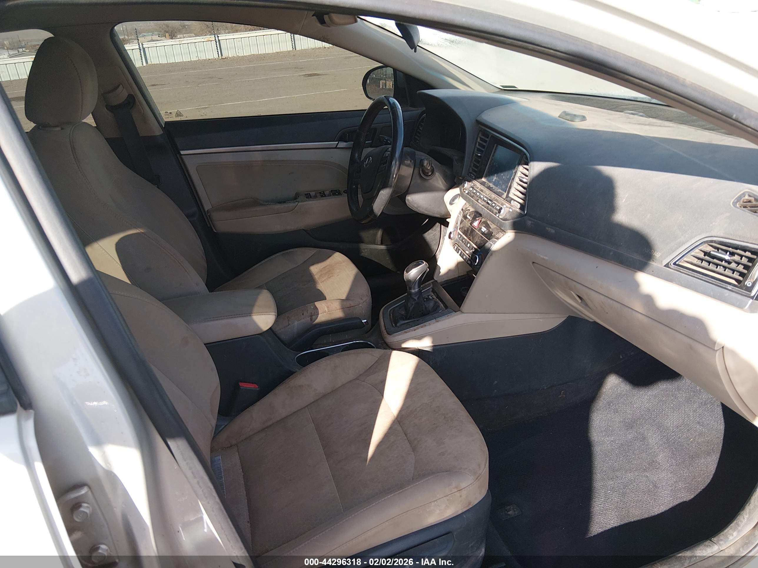 HYUNDAI ELANTRA image 5
