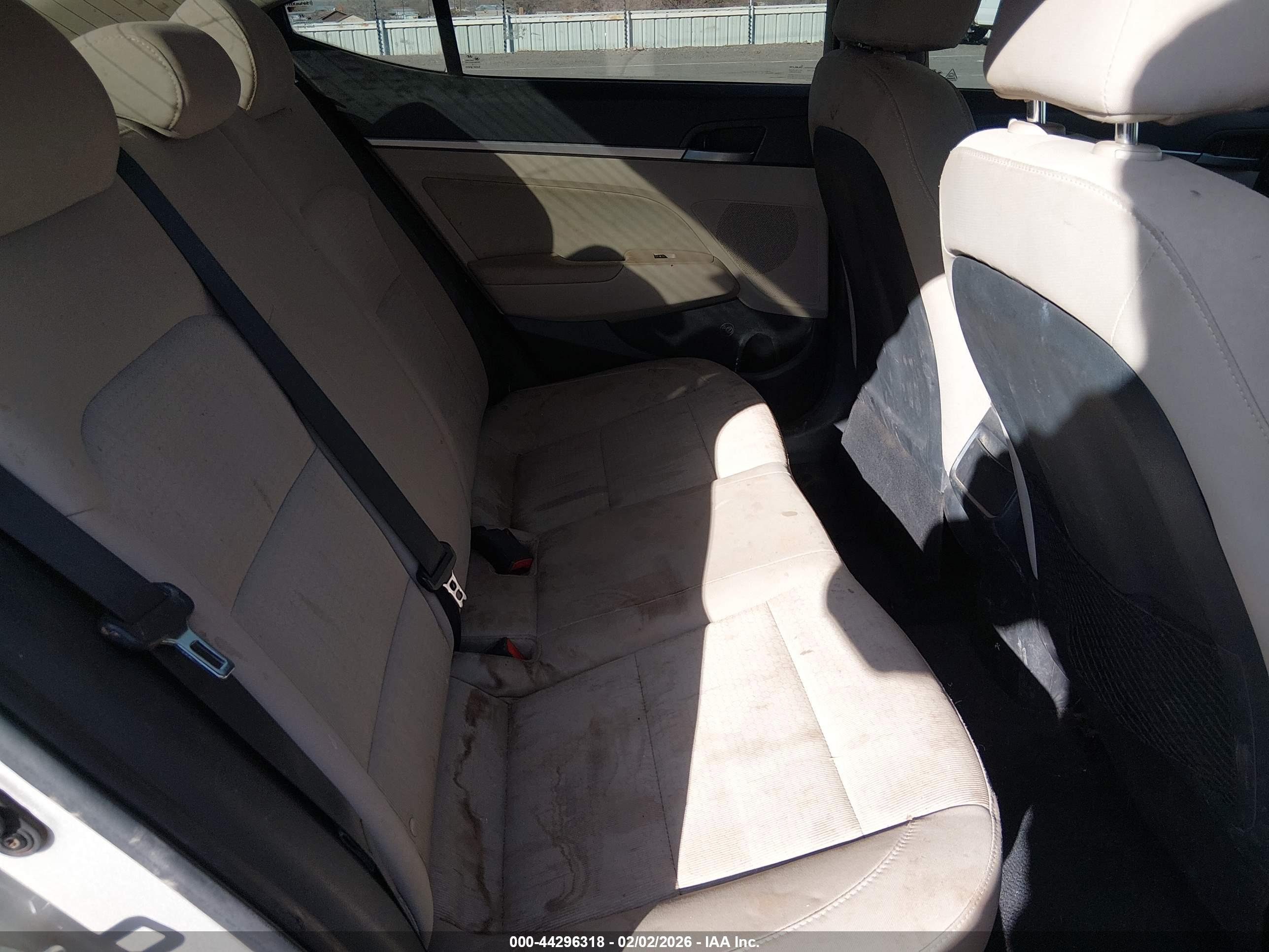 HYUNDAI ELANTRA image 8