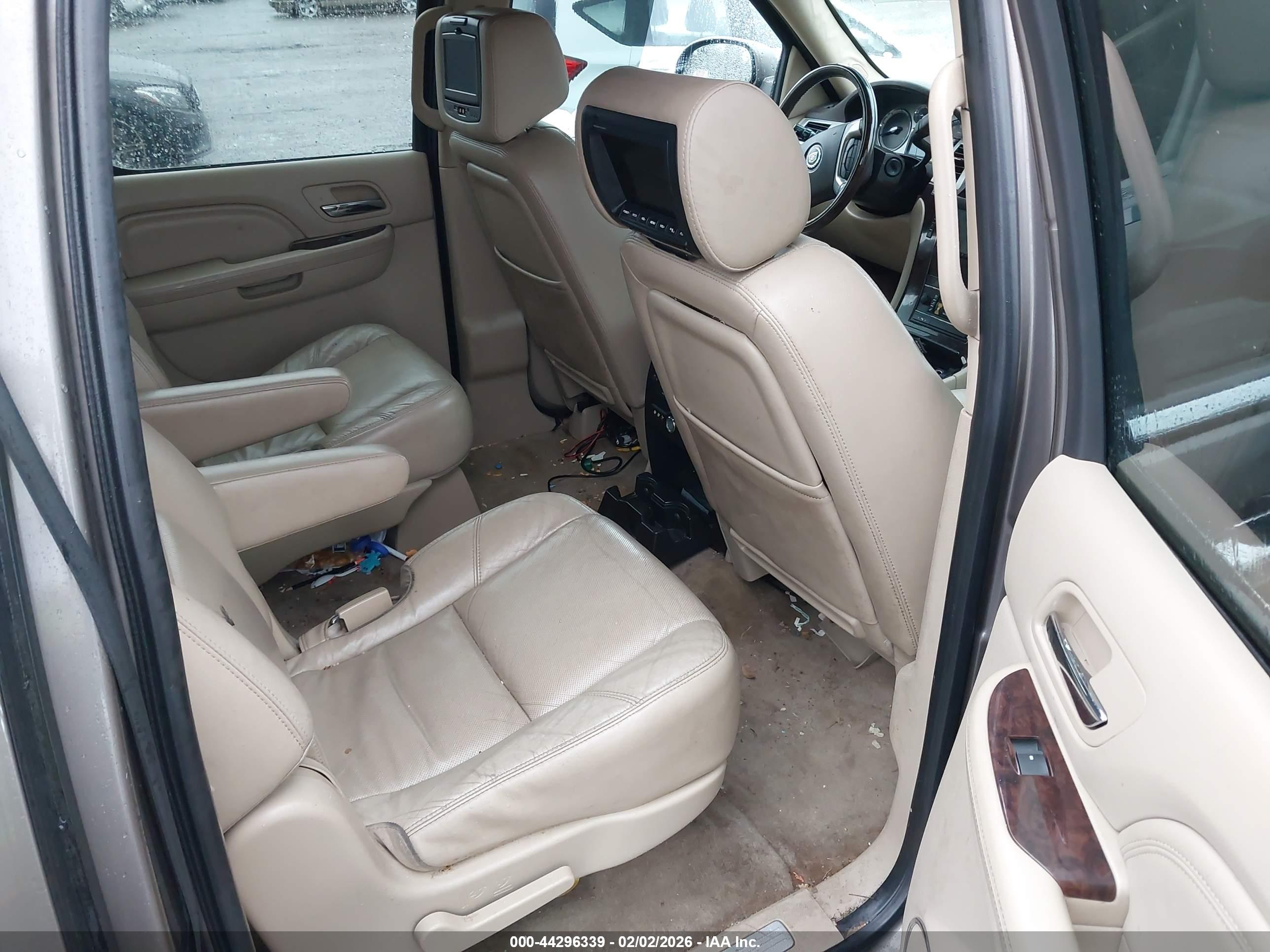 CADILLAC ESCALADE image 8