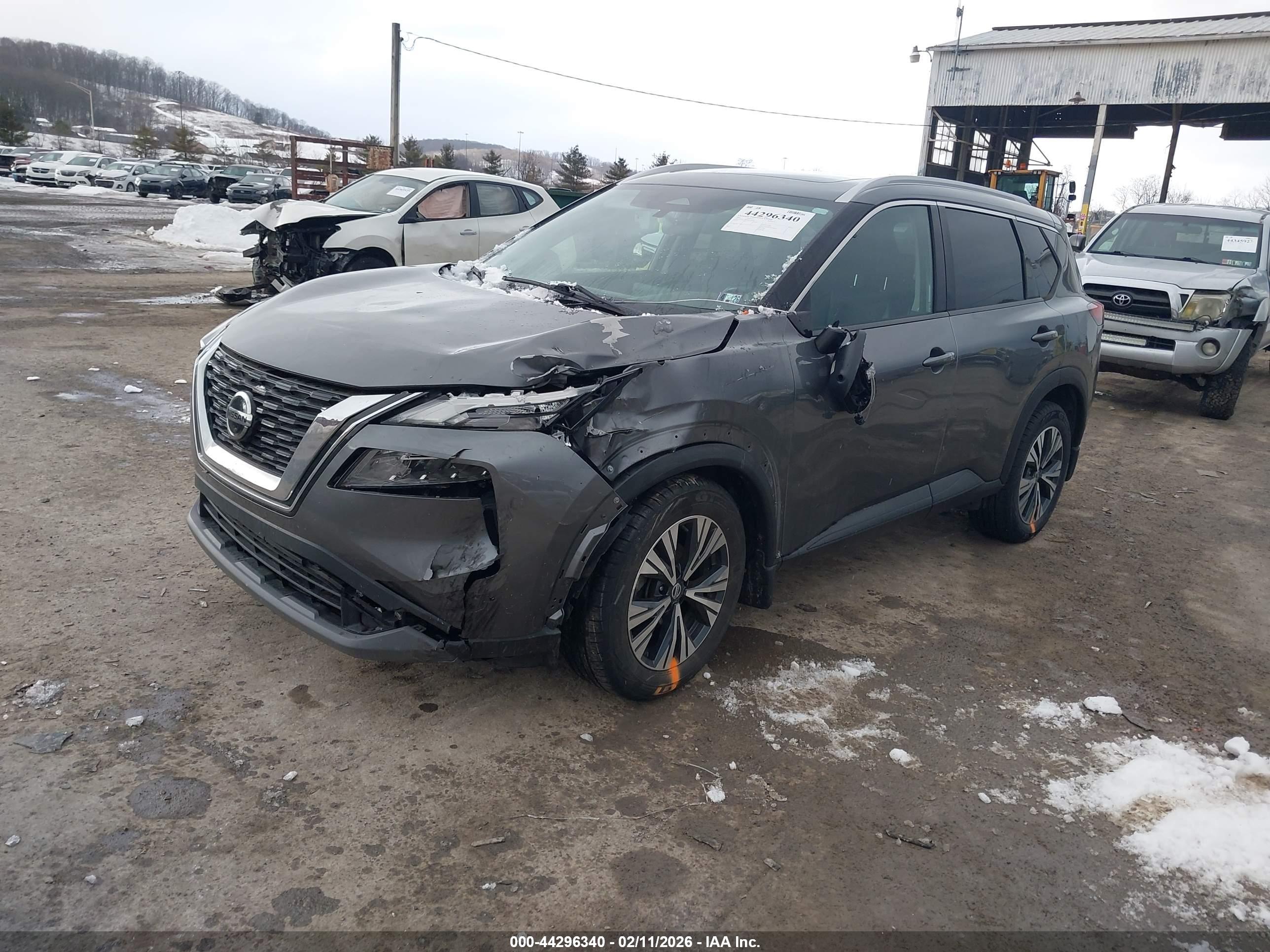 NISSAN ROGUE image 2