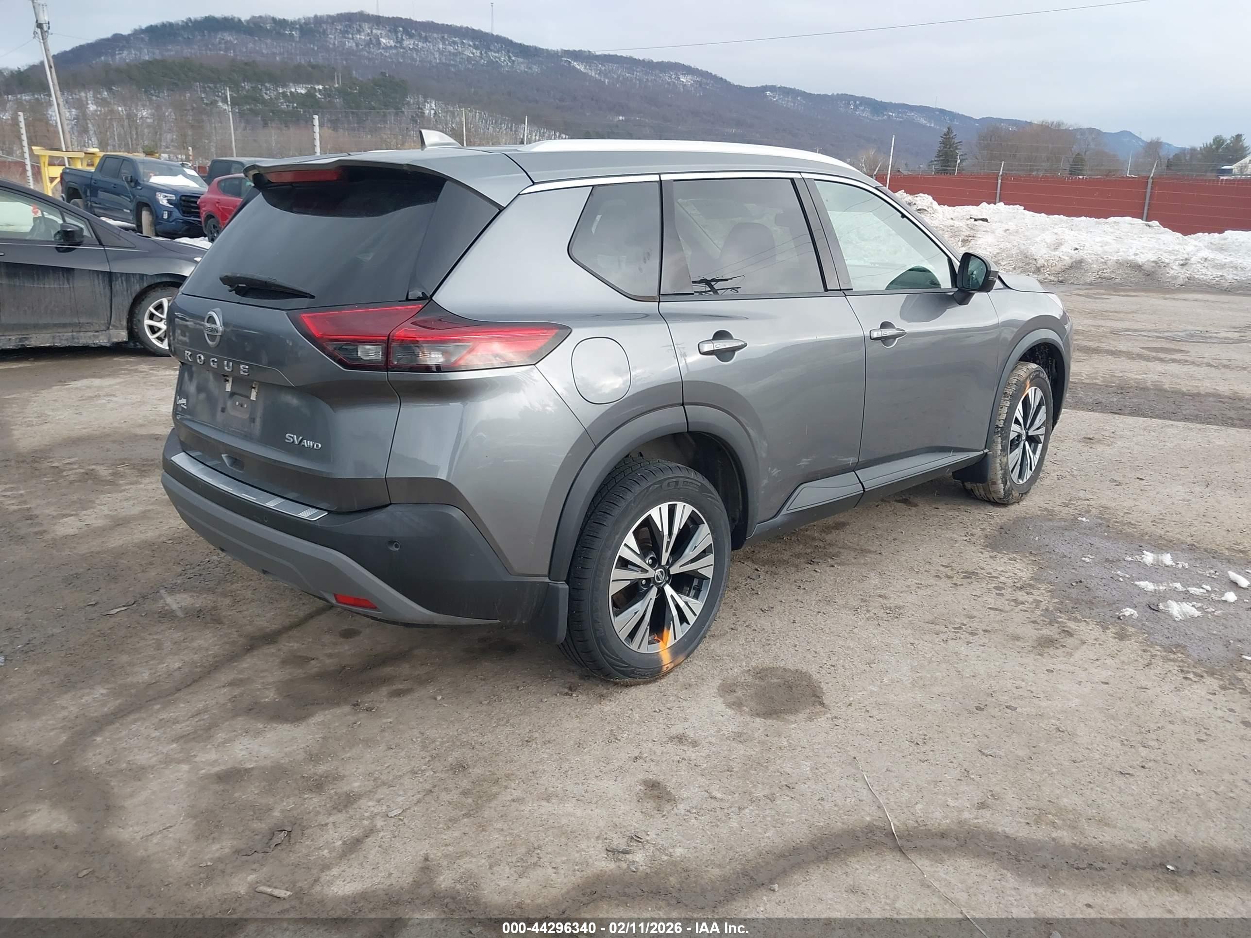 NISSAN ROGUE image 4