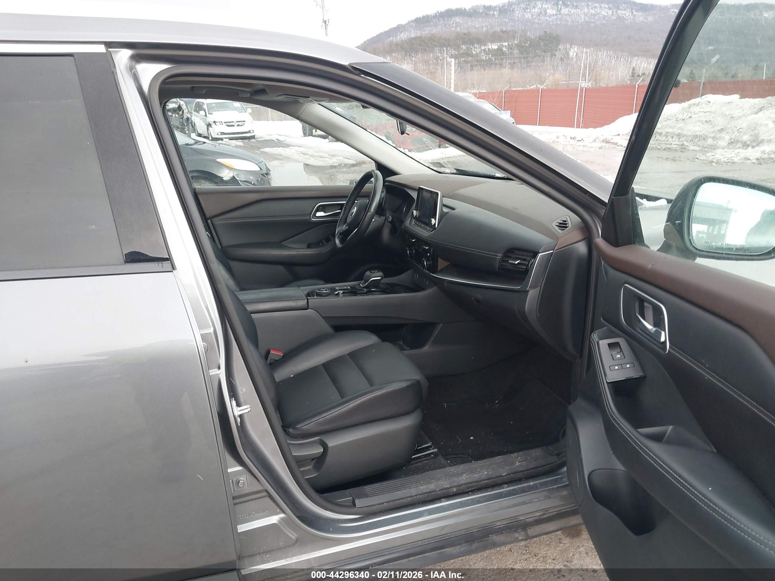 NISSAN ROGUE image 5