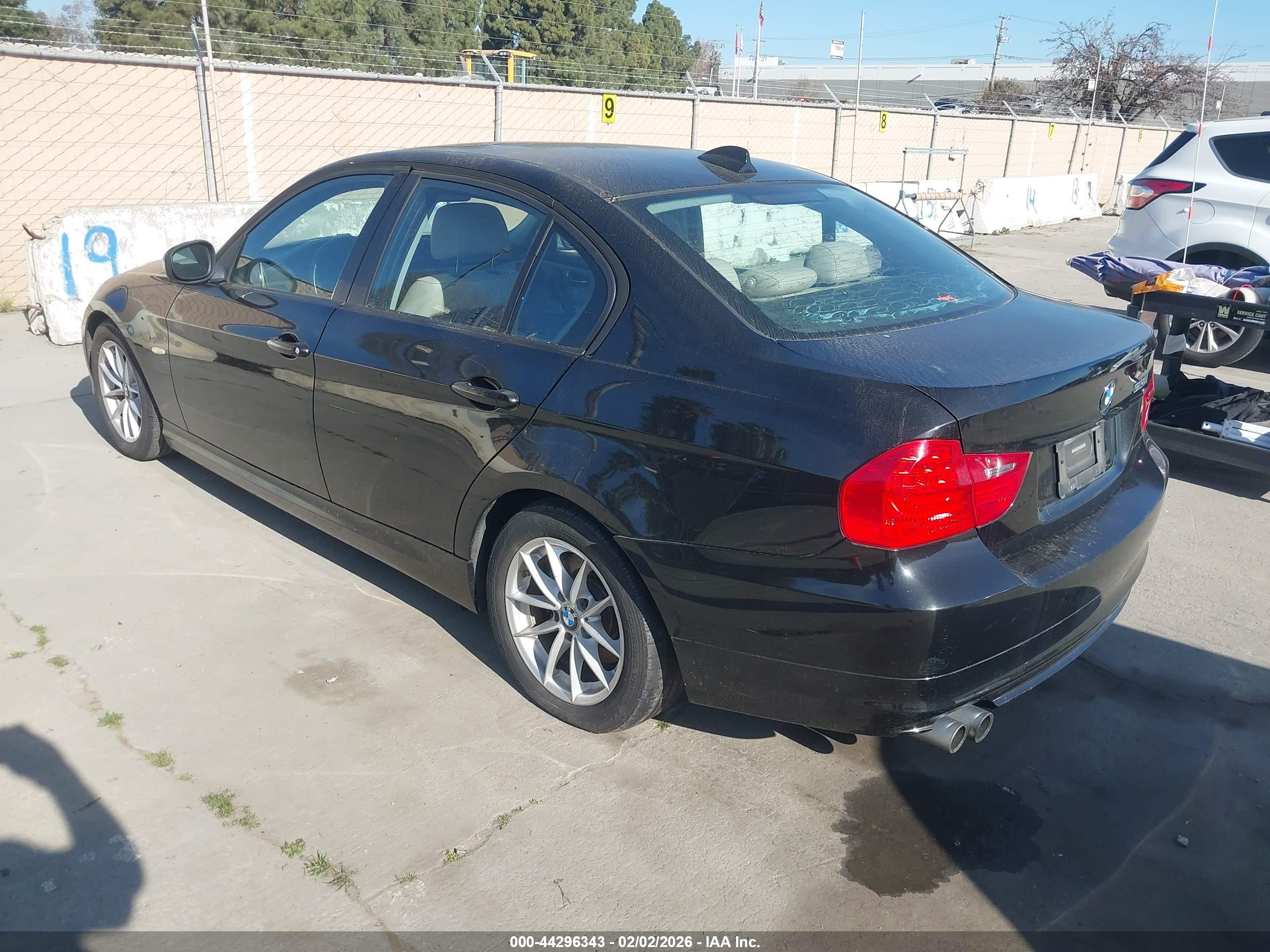 BMW 328I image 3