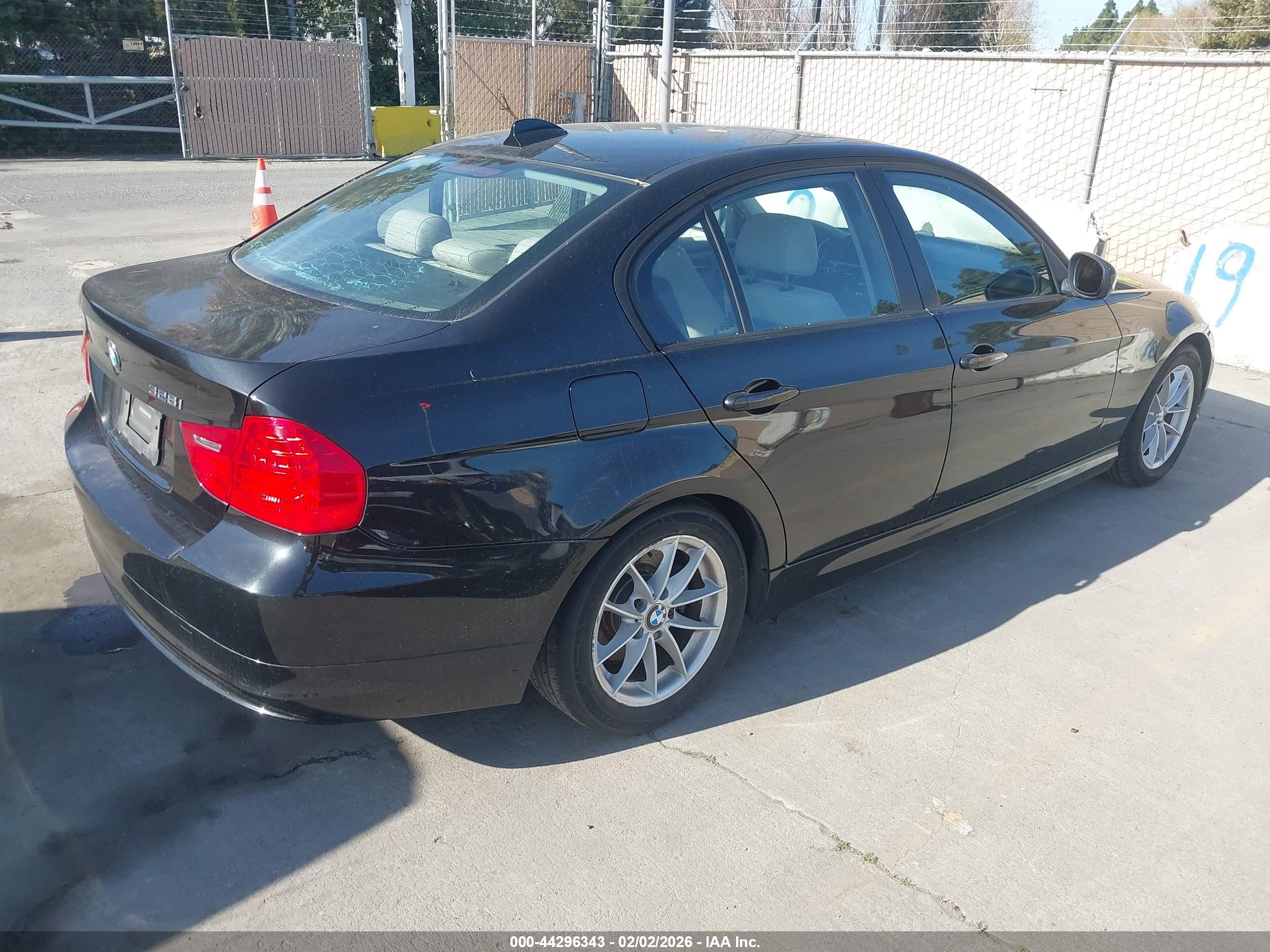 BMW 328I image 4