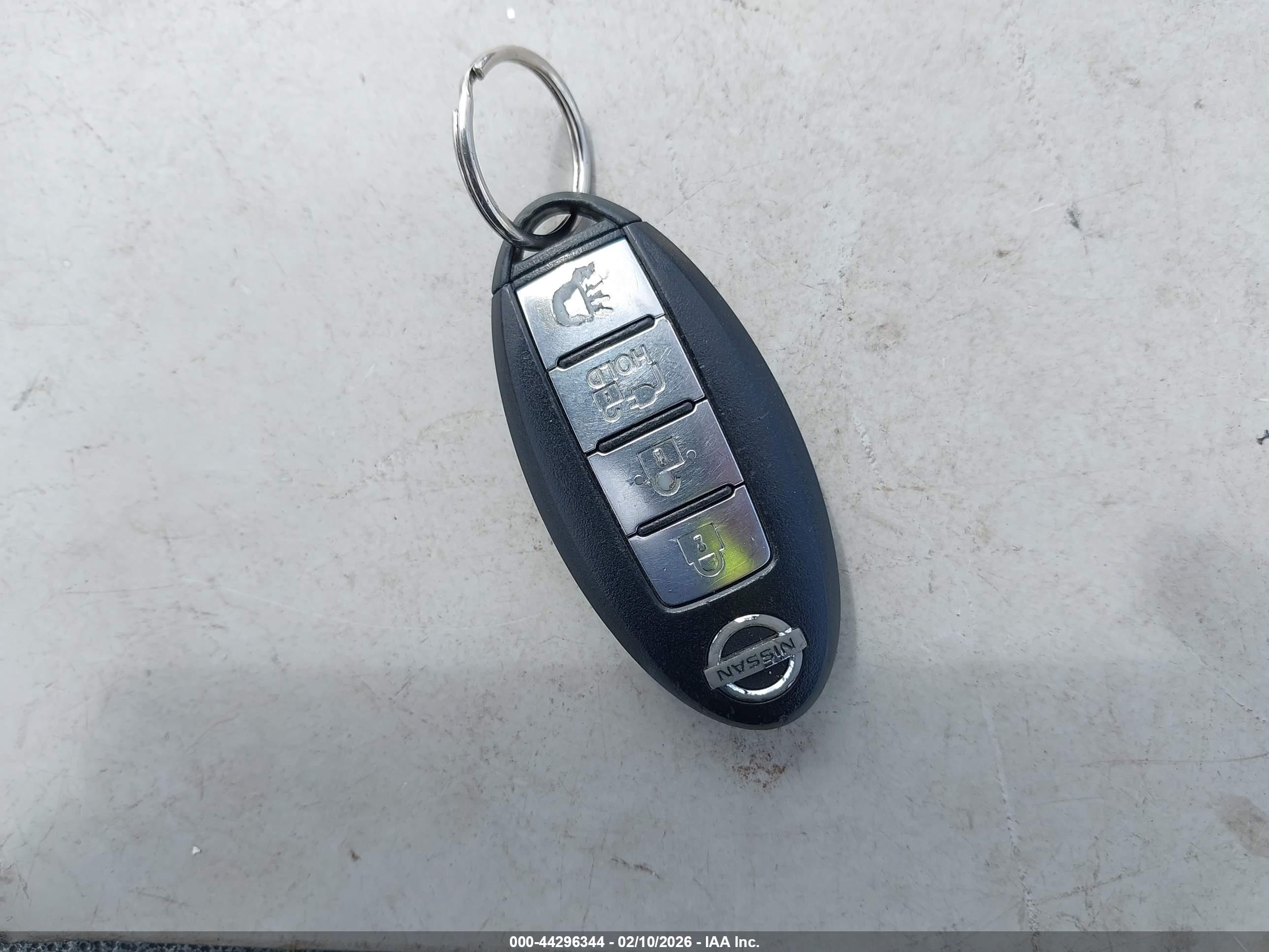 NISSAN LEAF image 11