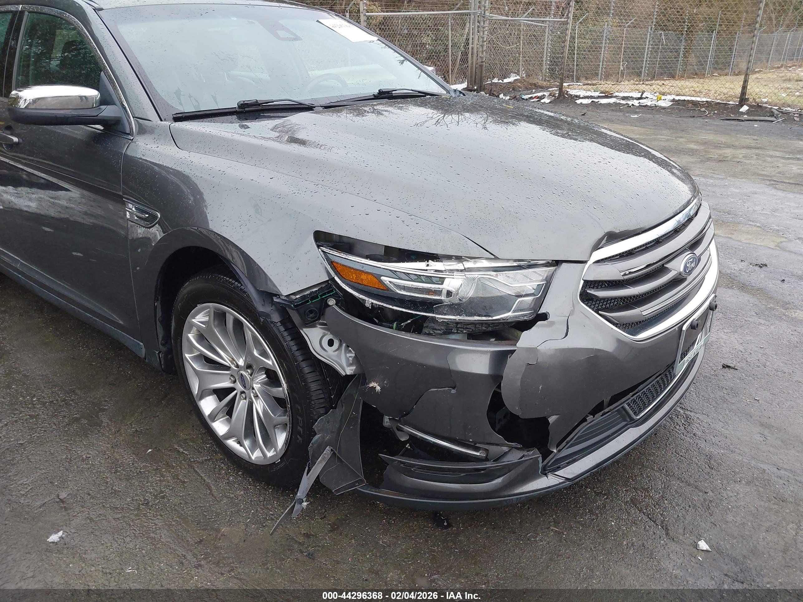 FORD TAURUS image 6