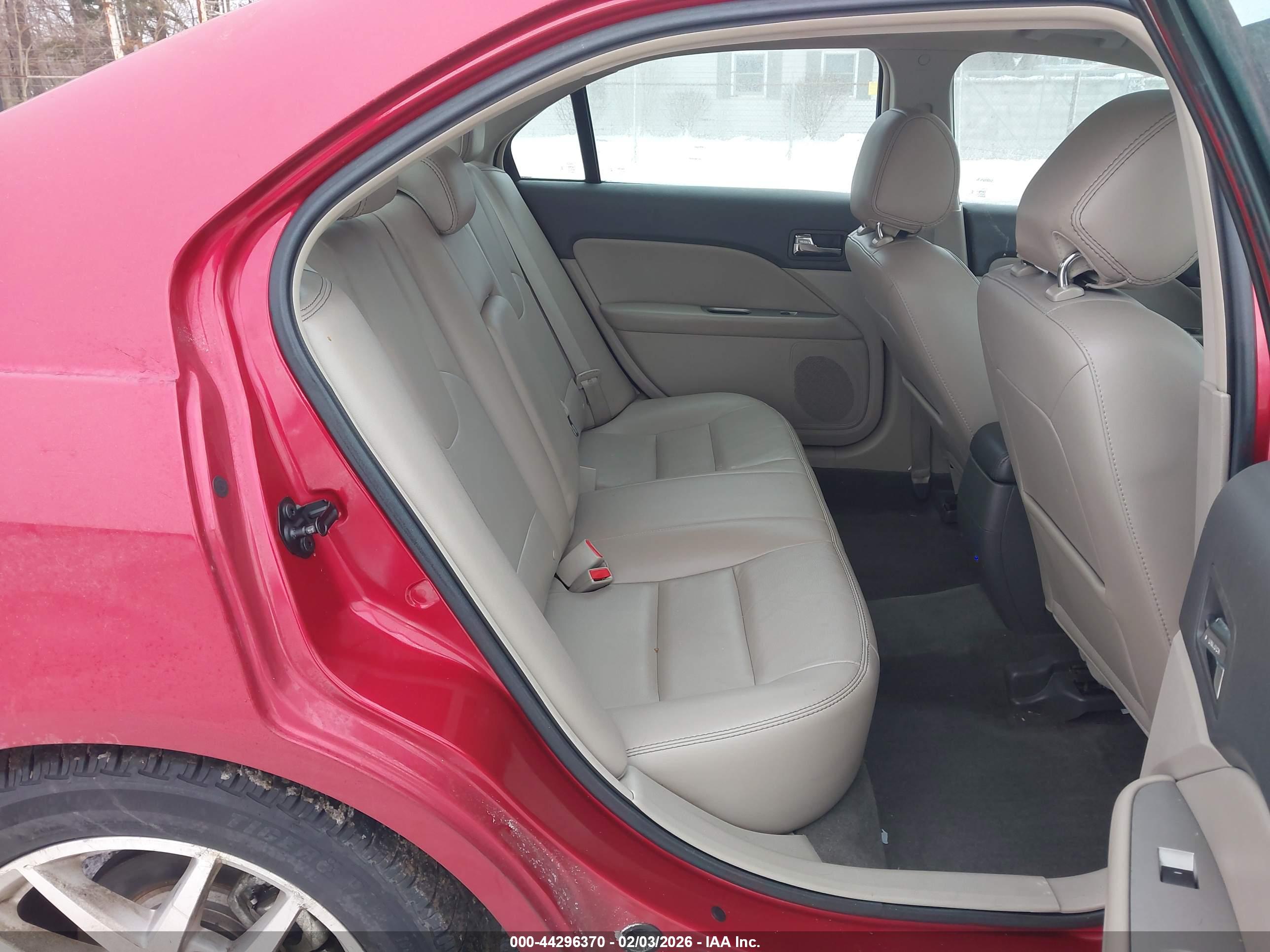 FORD FUSION image 8