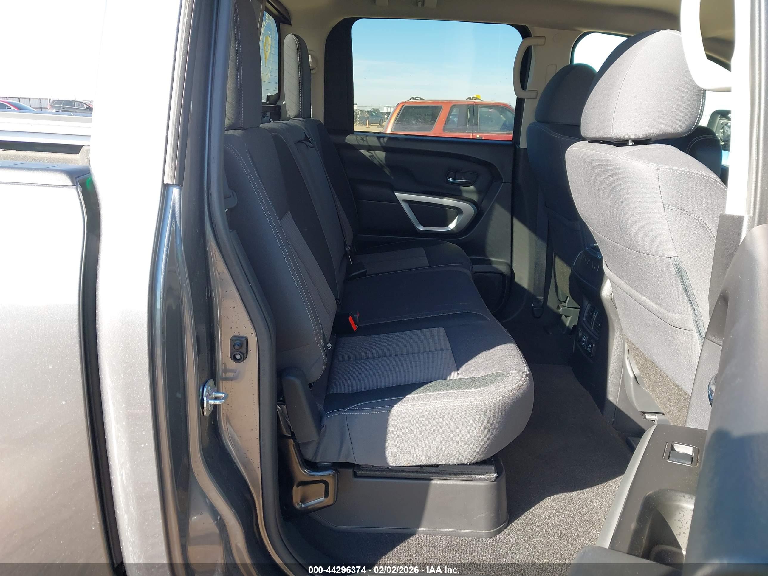 NISSAN TITAN image 8