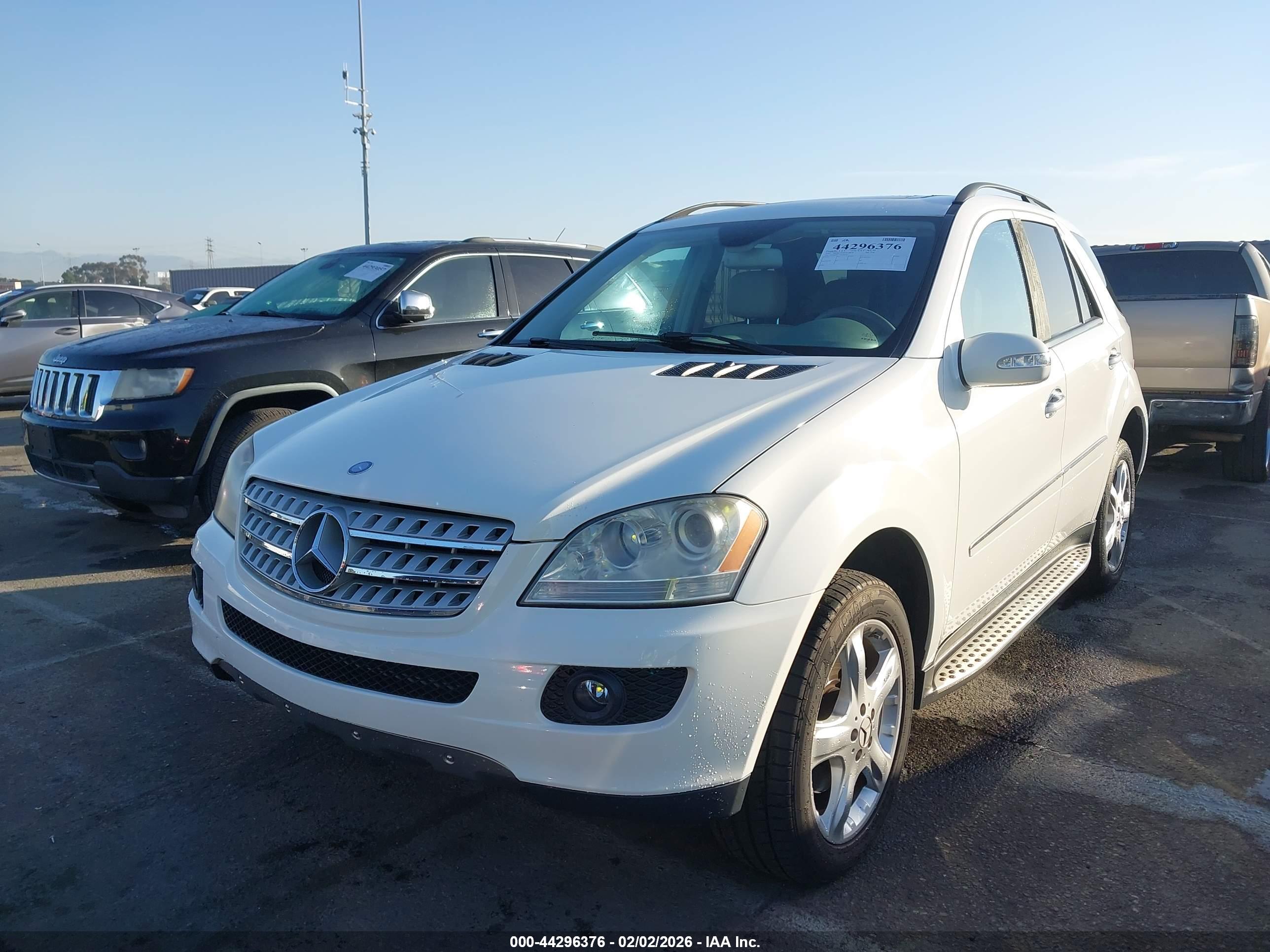 MERCEDES-BENZ ML image 2
