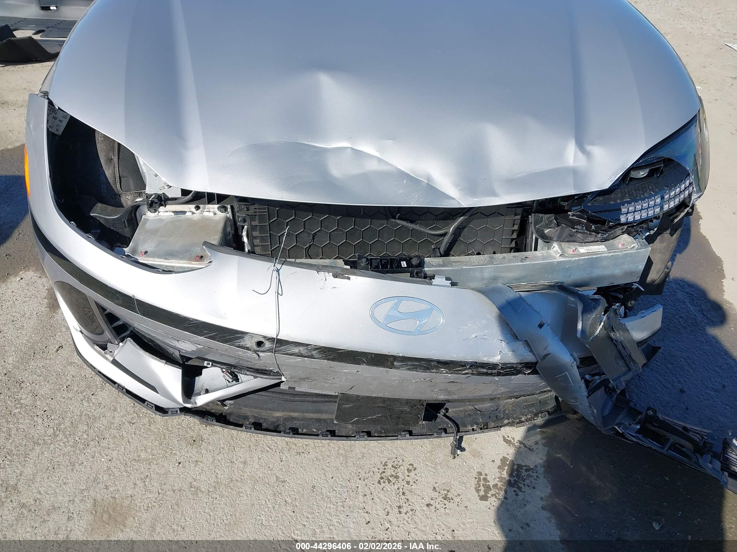 HYUNDAI IONIQ image 6