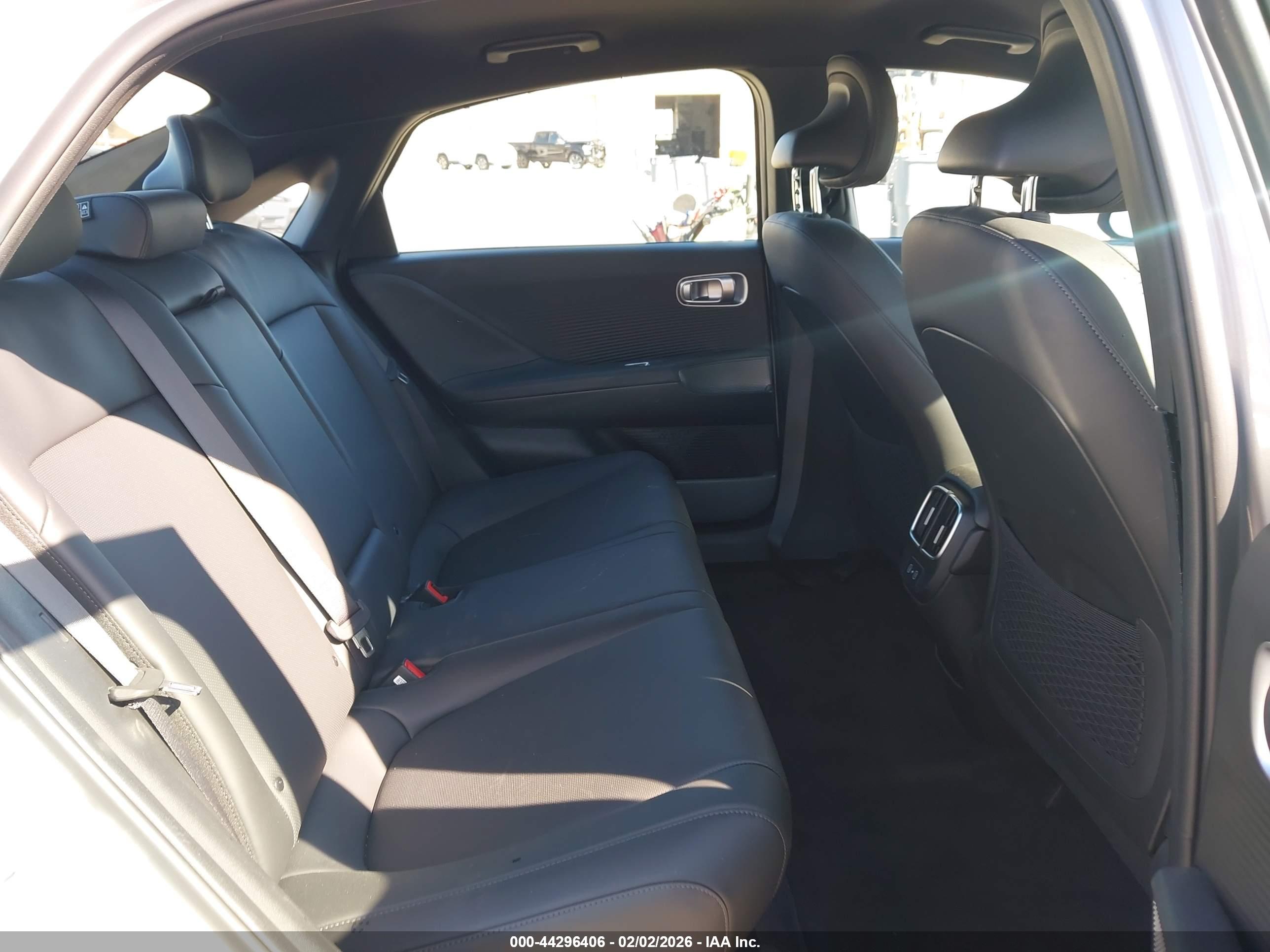 HYUNDAI IONIQ image 8