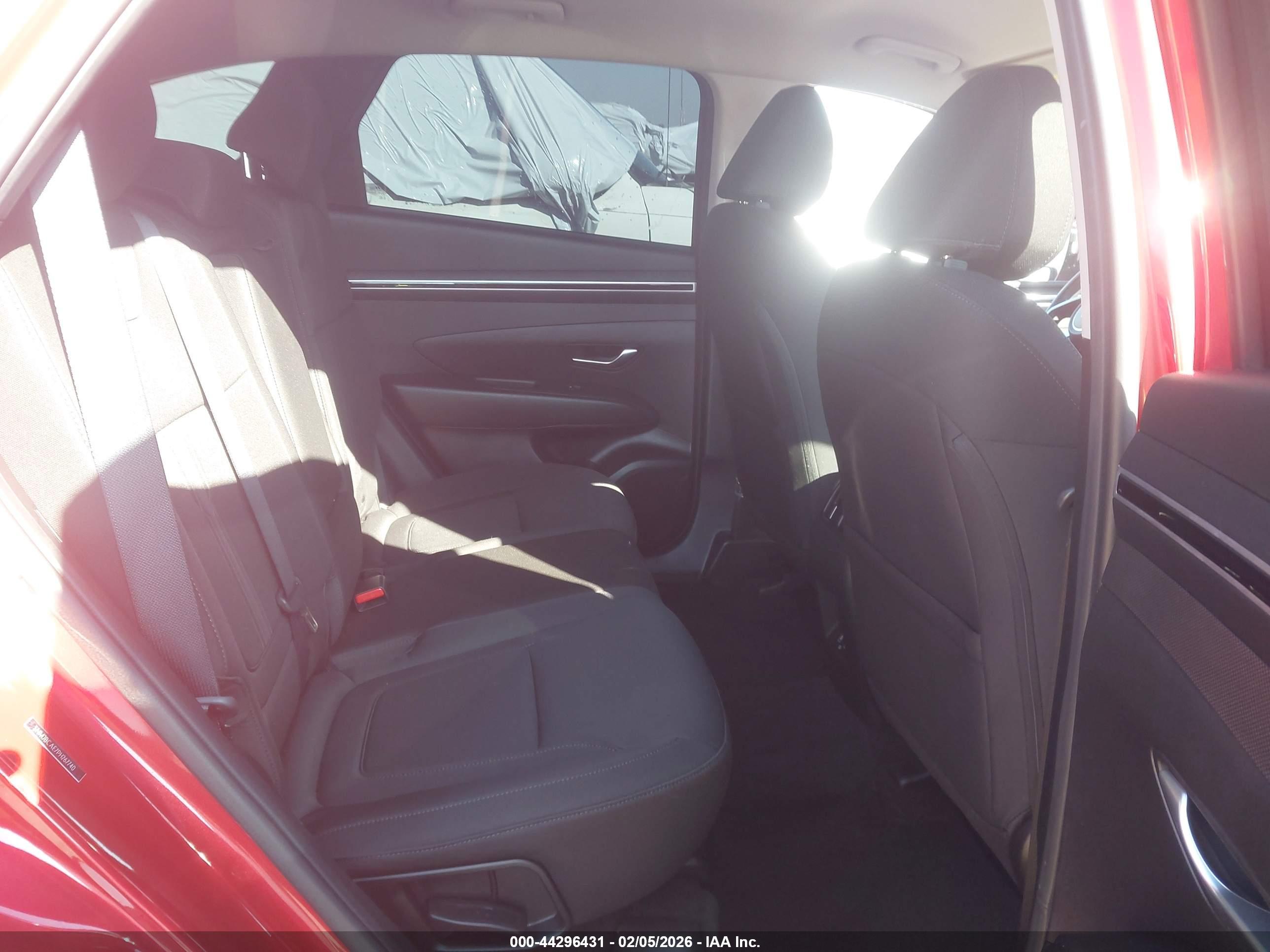 HYUNDAI TUCSON image 8