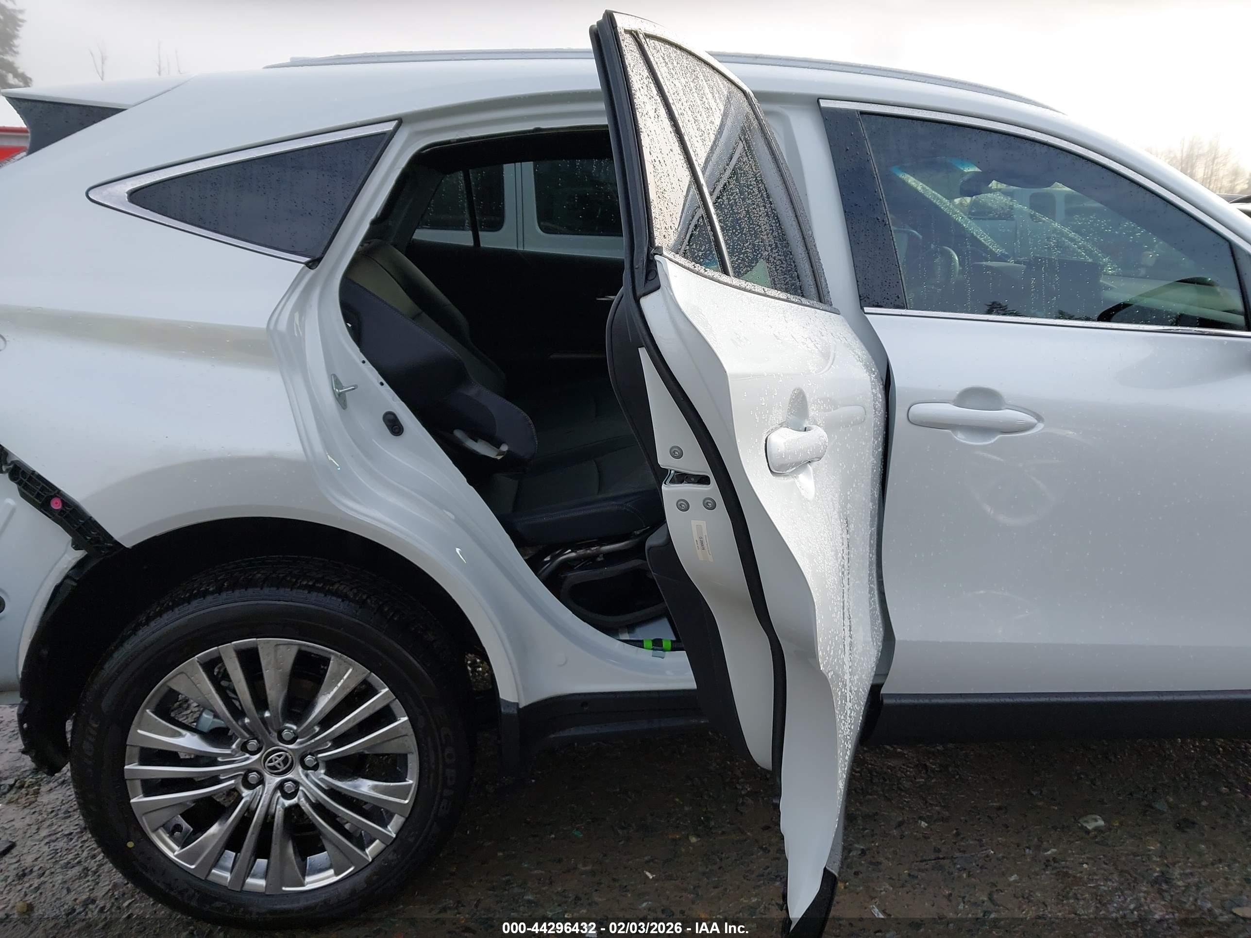 TOYOTA VENZA image 8
