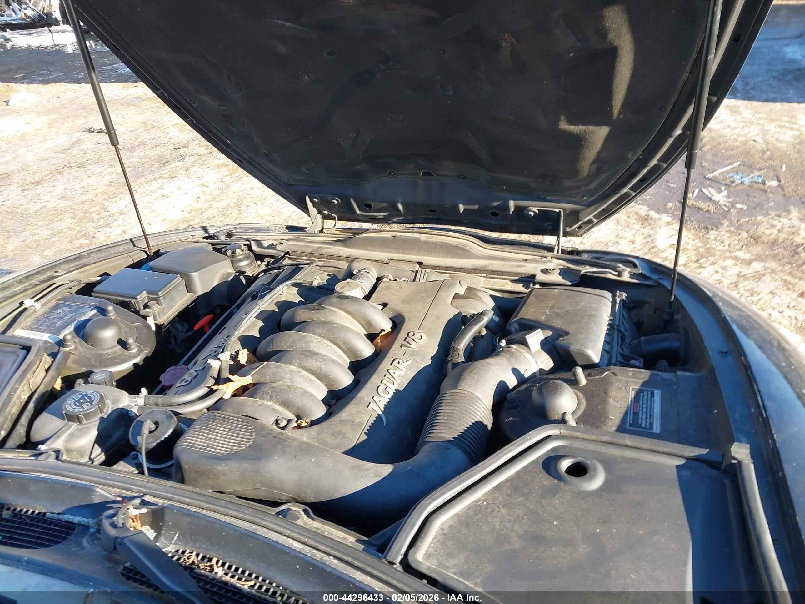 JAGUAR XK8 image 10