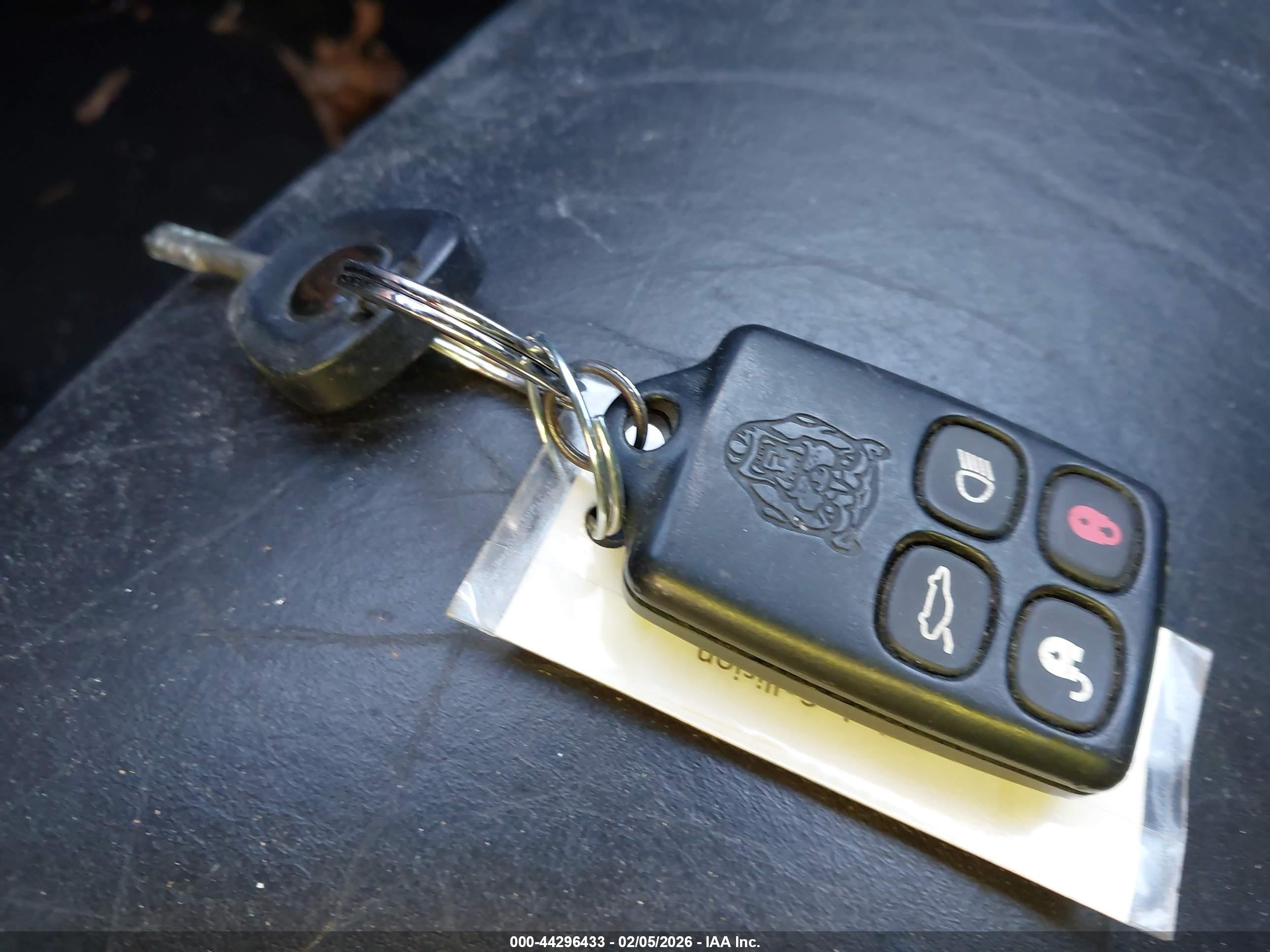 JAGUAR XK8 image 11
