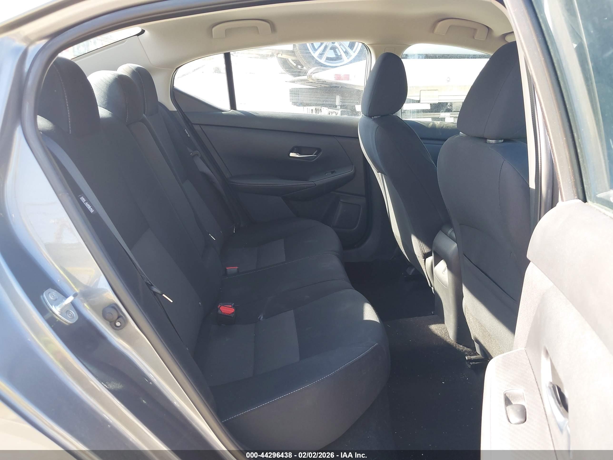 NISSAN SENTRA image 8