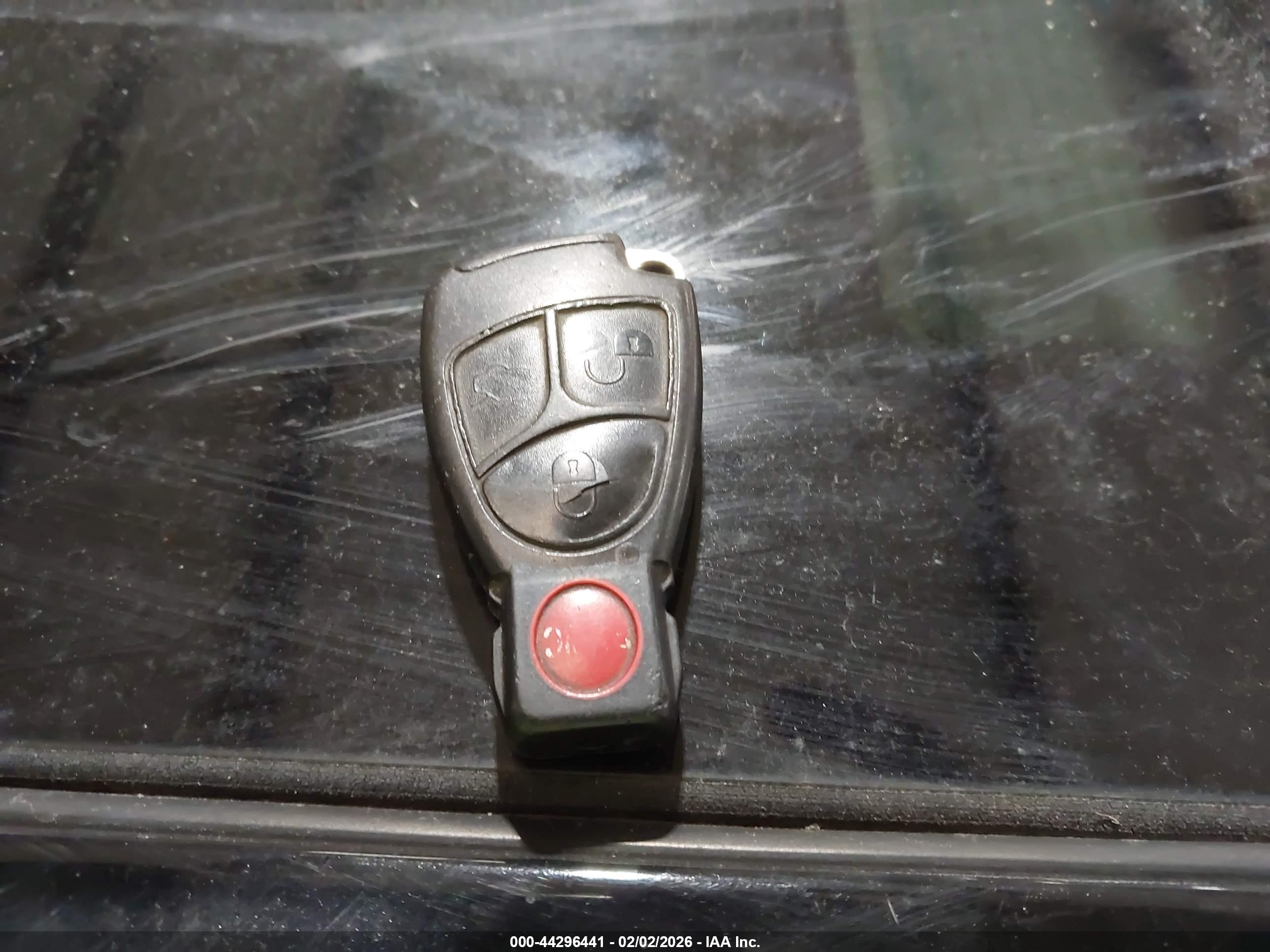 MERCEDES-BENZ E image 11