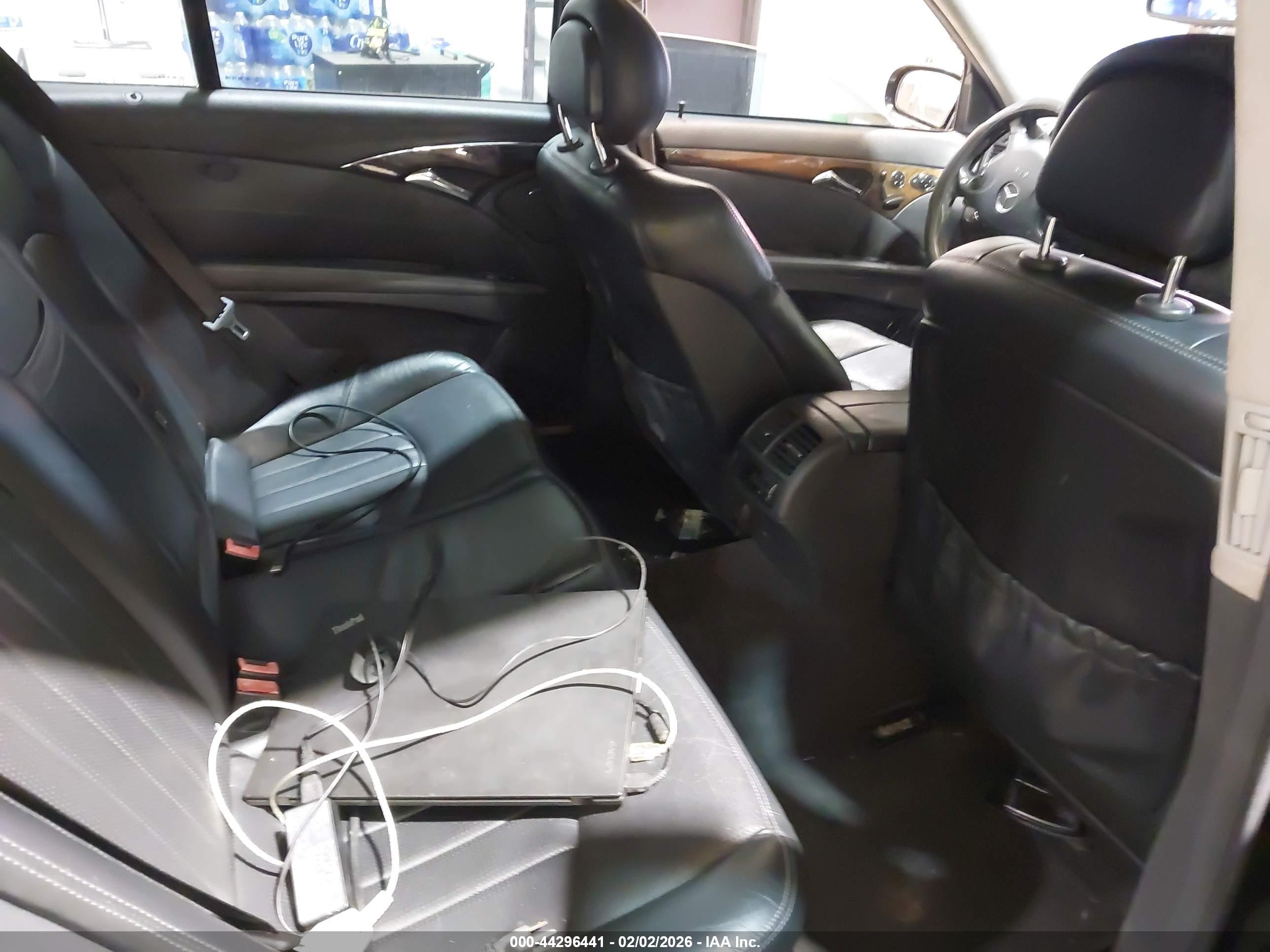 MERCEDES-BENZ E image 8