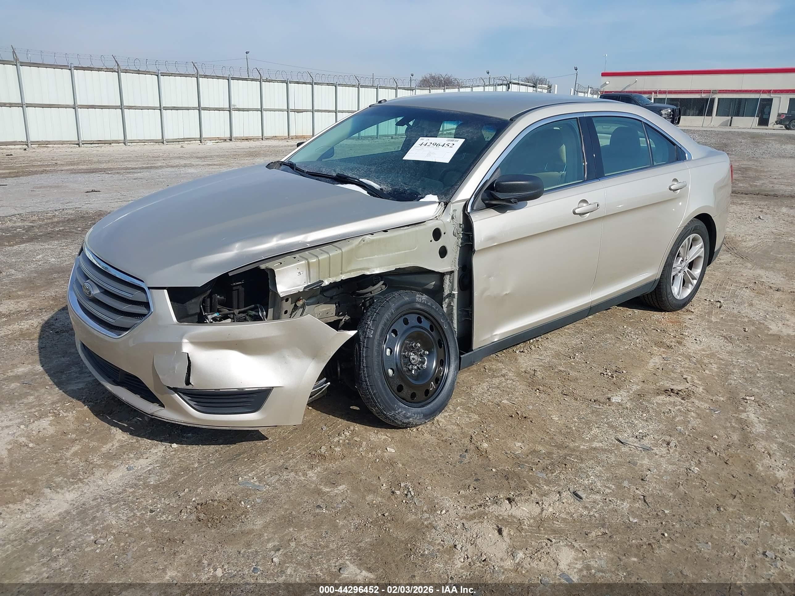 FORD TAURUS image 2