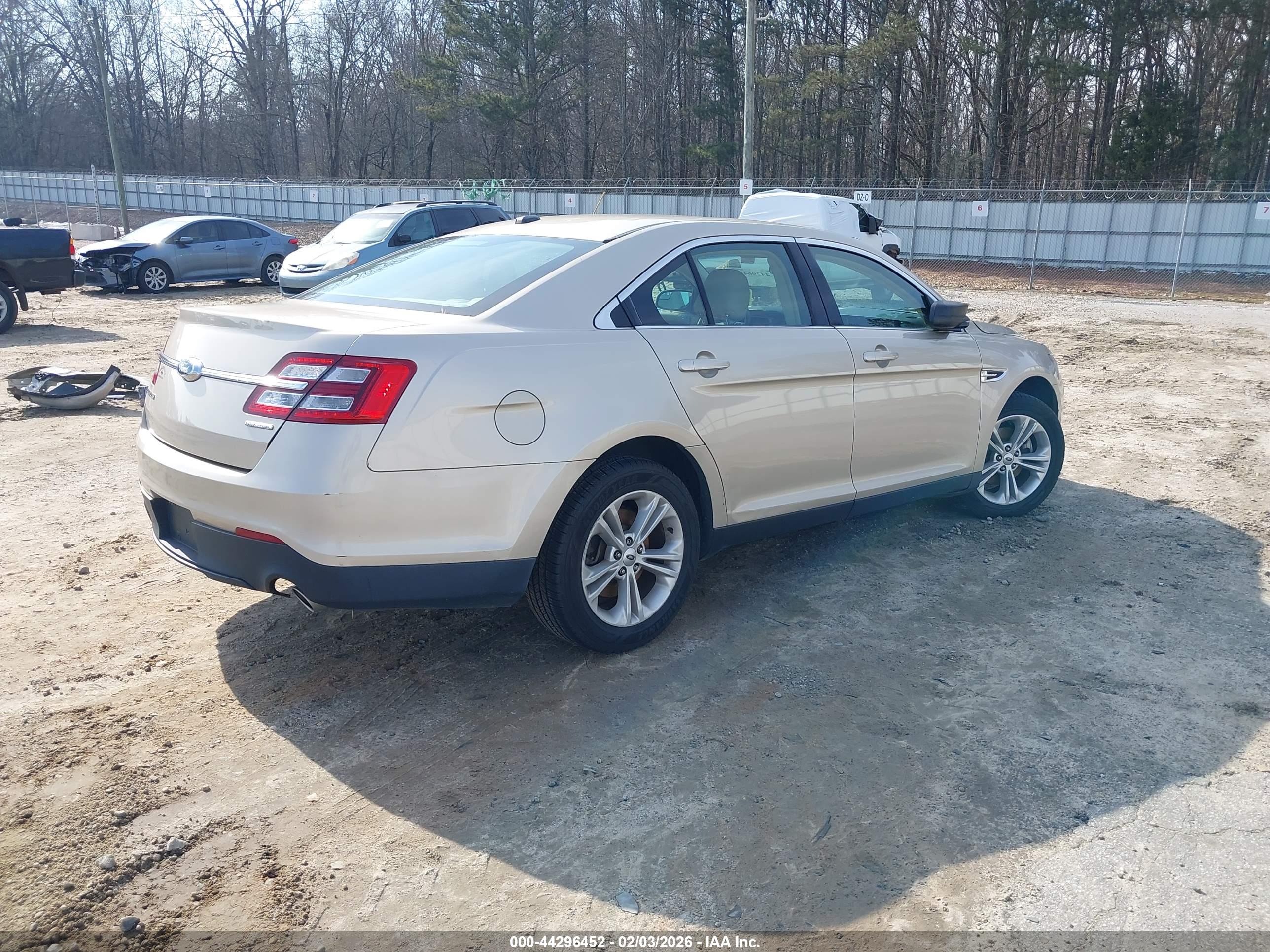 FORD TAURUS image 4