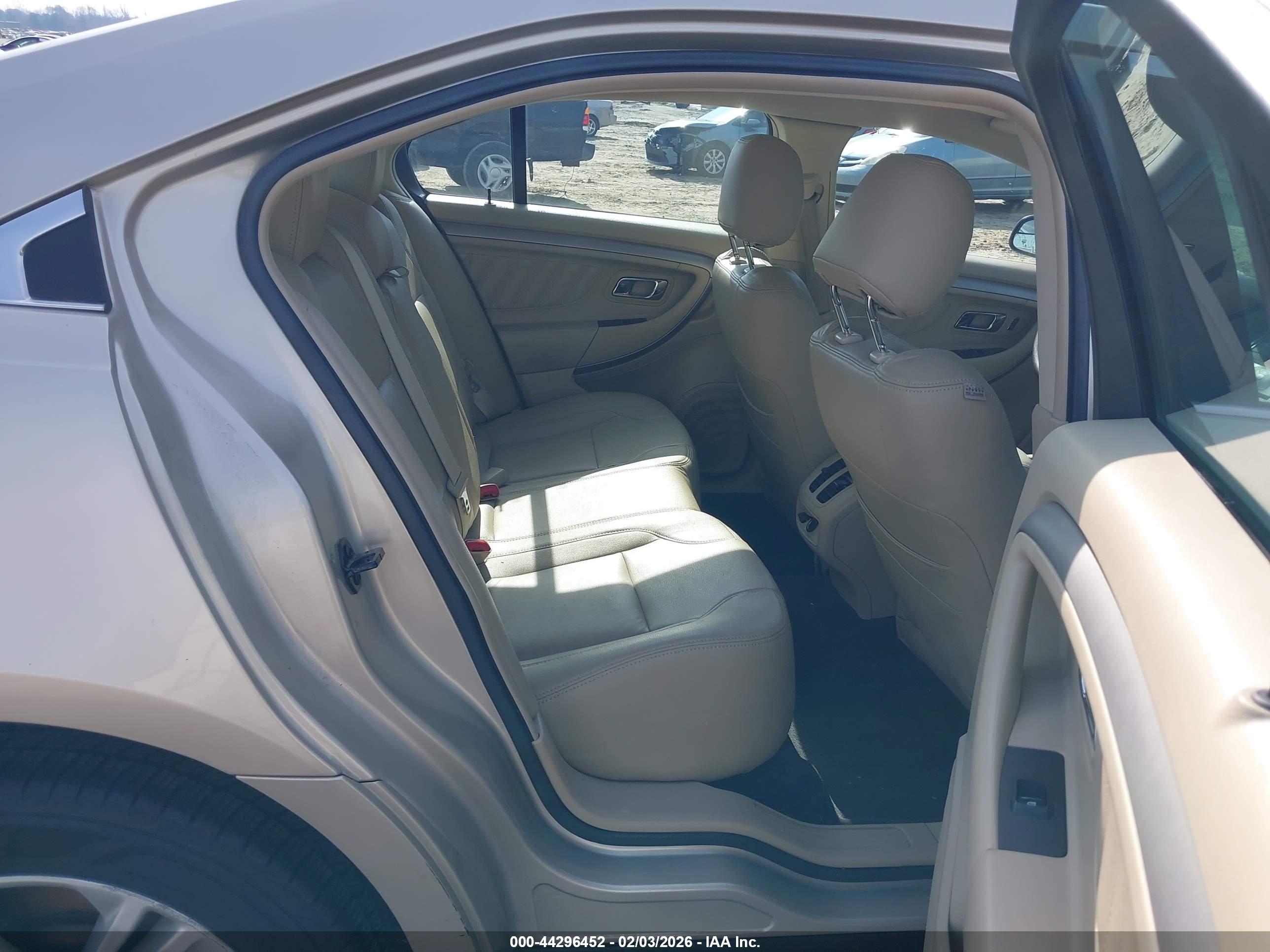 FORD TAURUS image 8