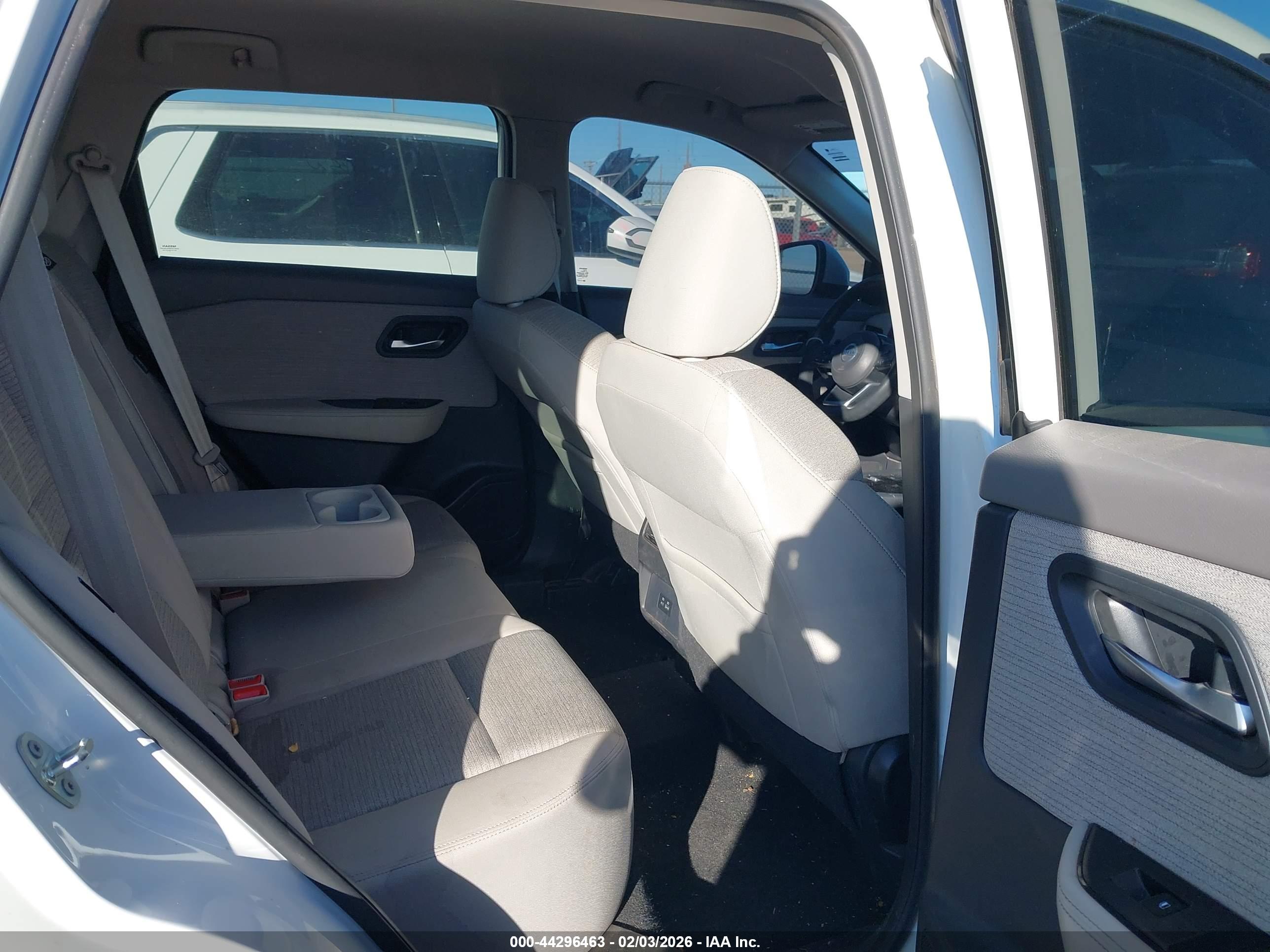 NISSAN ROGUE image 8