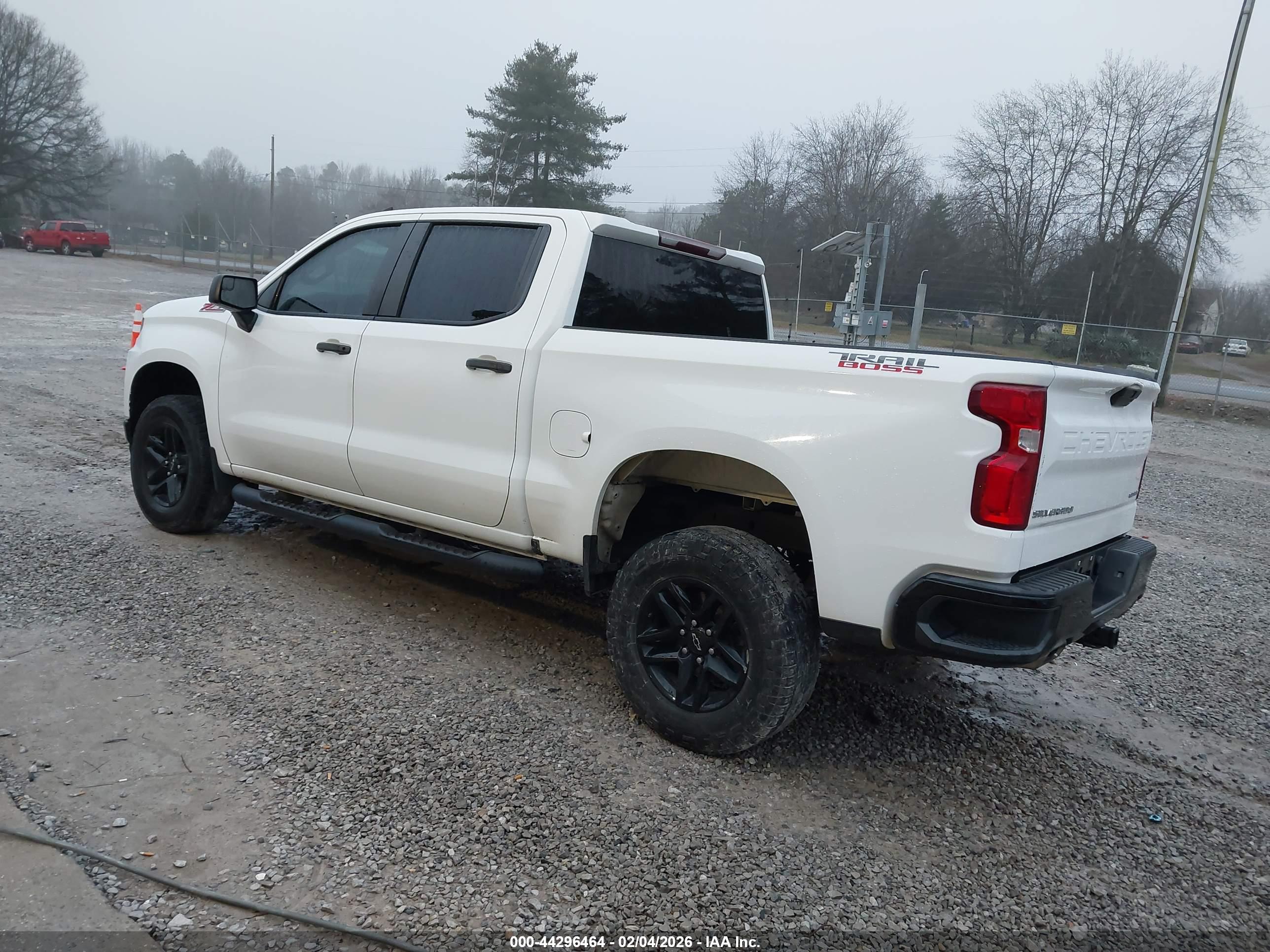 CHEVROLET SILVERADO image 3