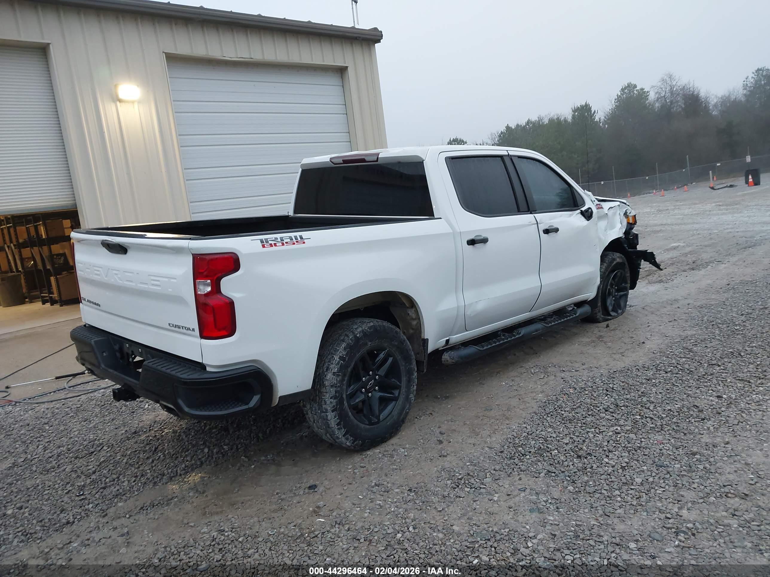 CHEVROLET SILVERADO image 4
