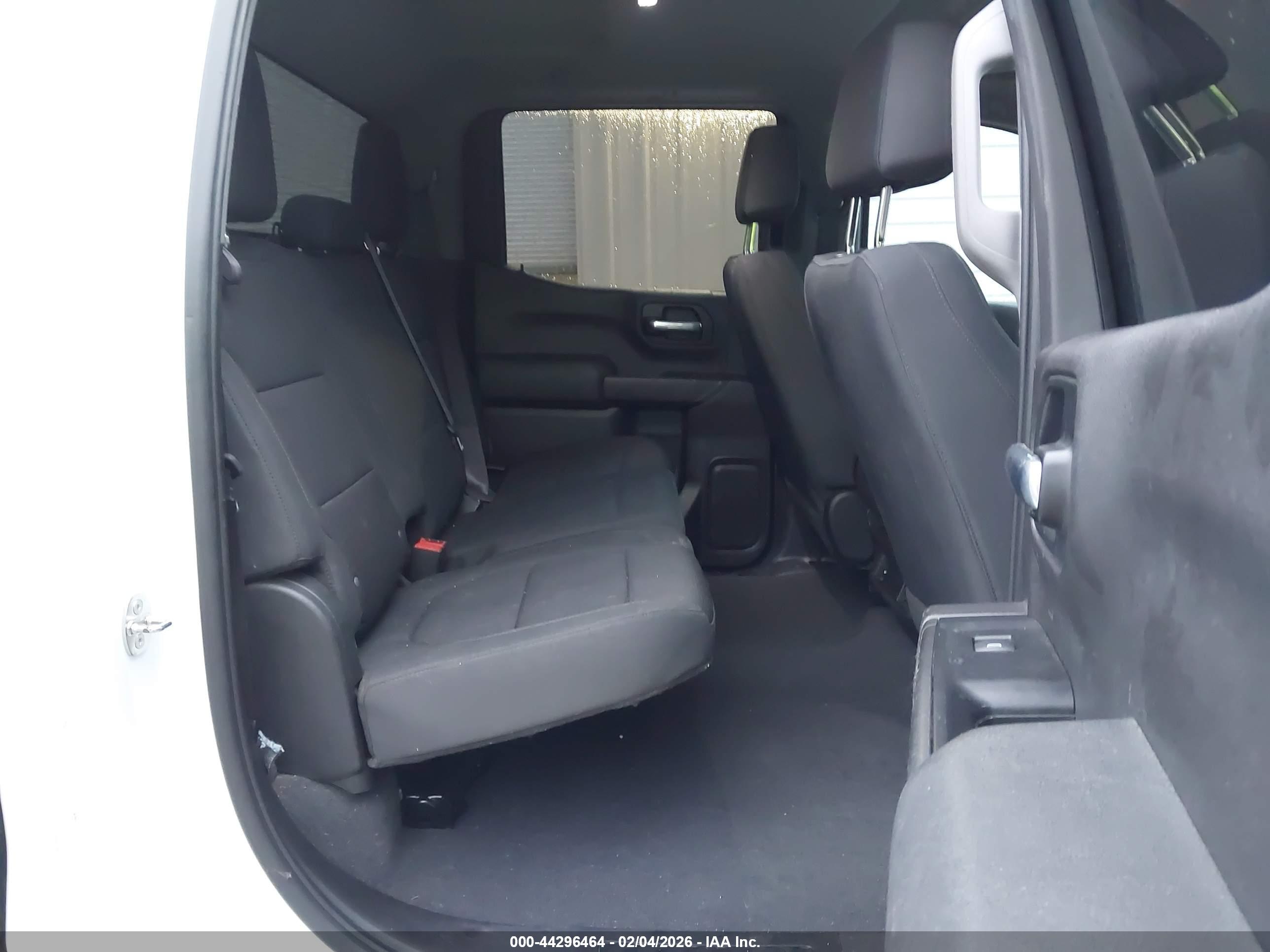 CHEVROLET SILVERADO image 8