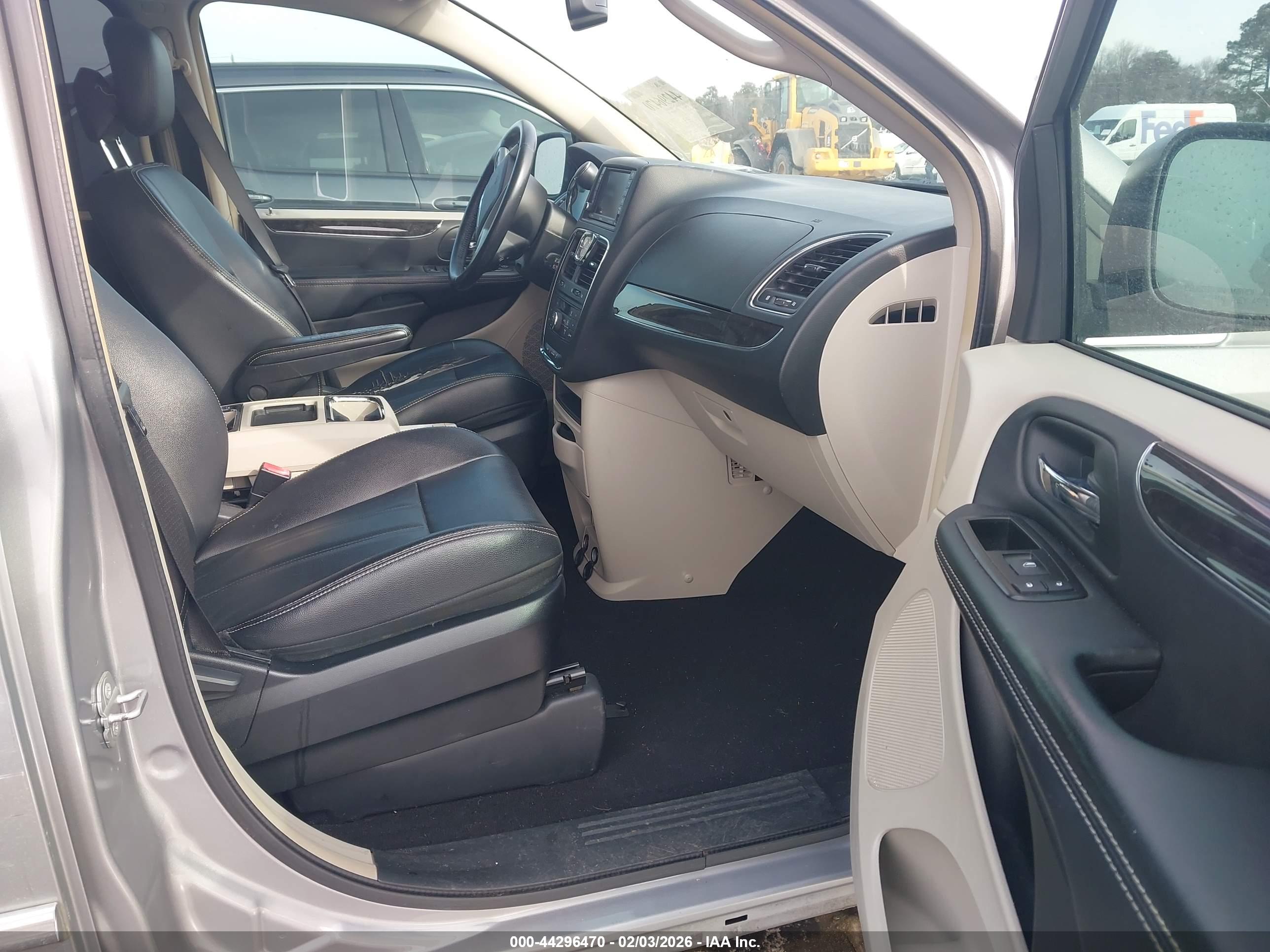 CHRYSLER TOWN image 5