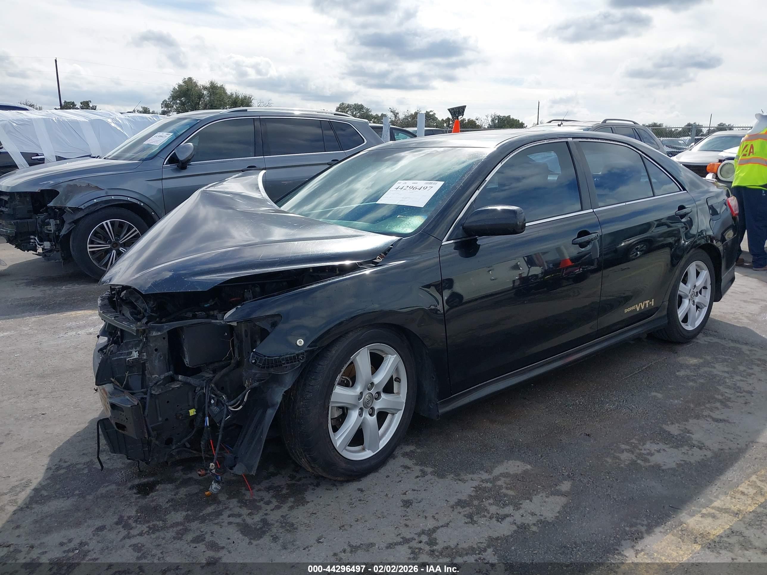 TOYOTA CAMRY image 2