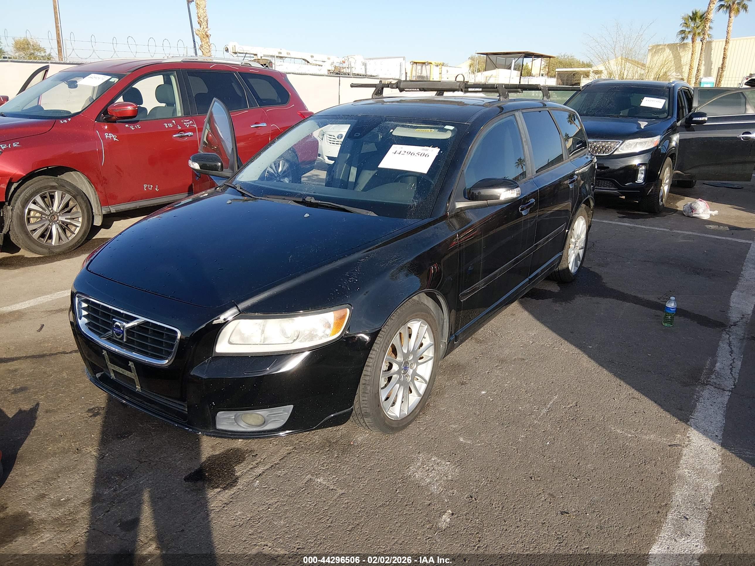 VOLVO V50 image 2