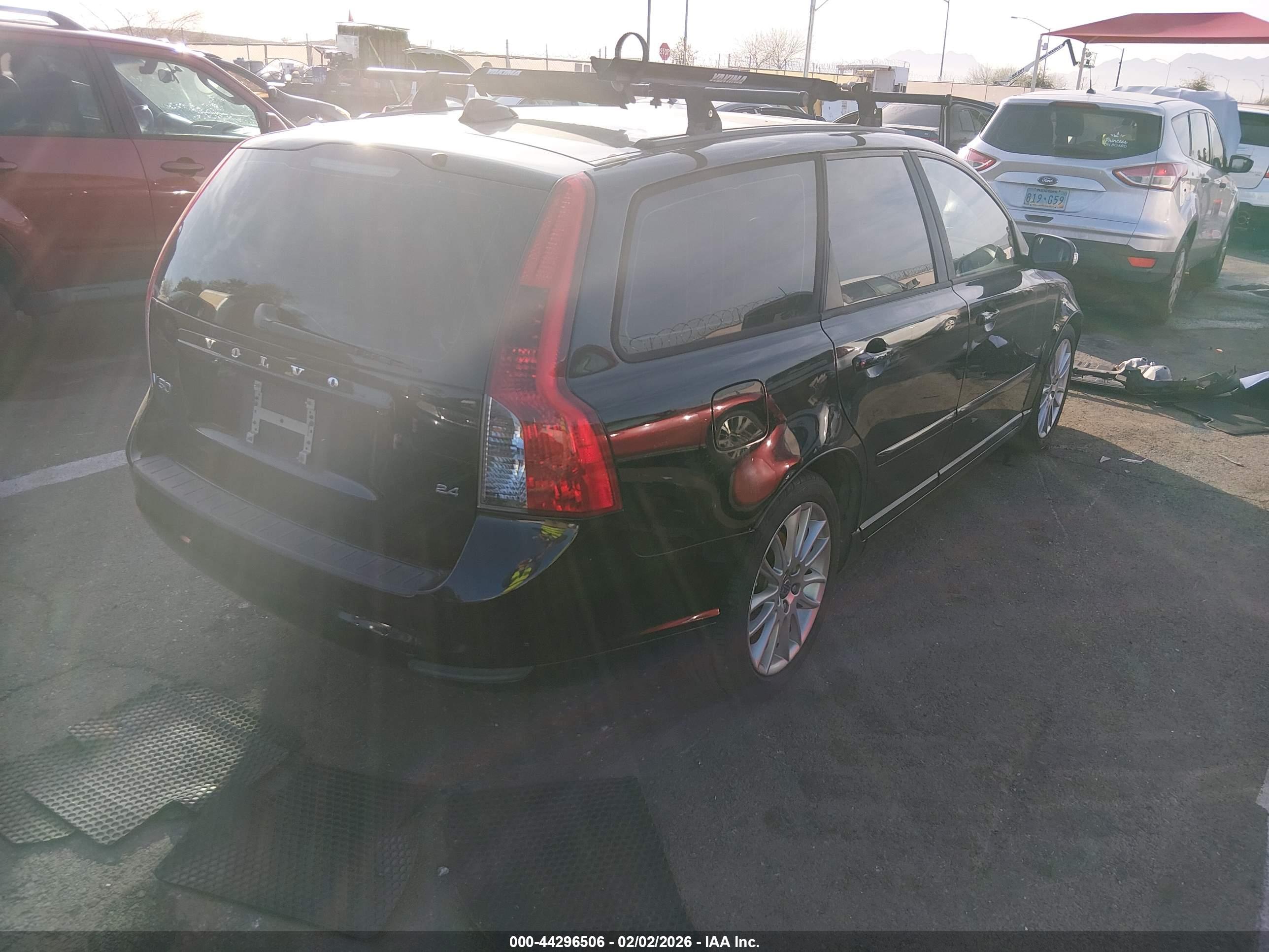 VOLVO V50 image 4