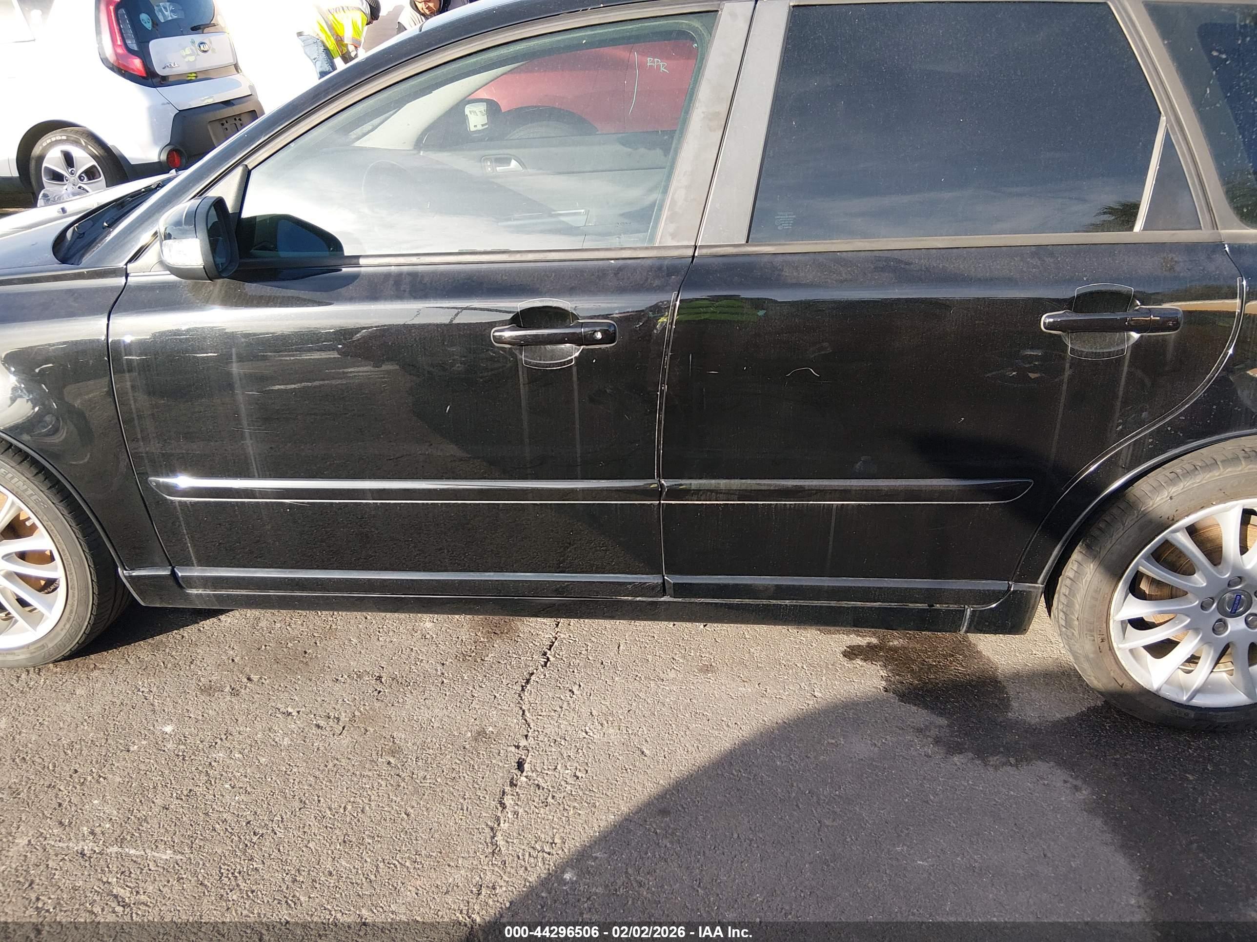 VOLVO V50 image 6