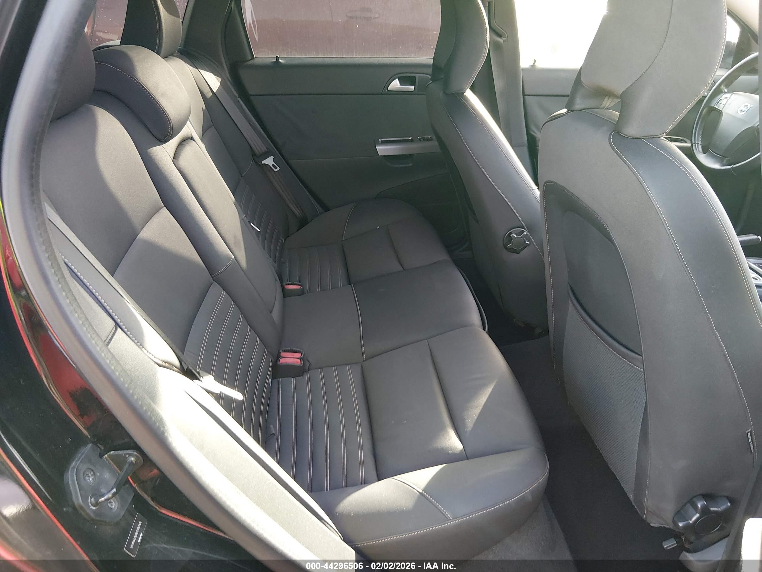 VOLVO V50 image 8